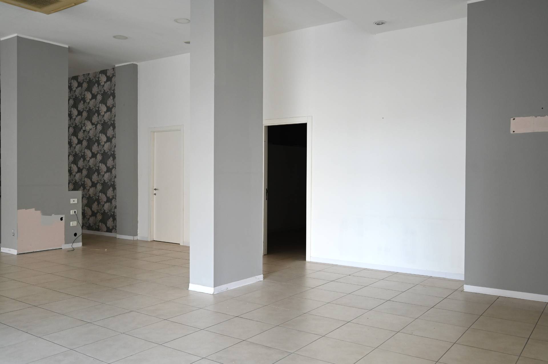 Locale commerciale in affitto a San Benedetto del Tronto, Centralissima