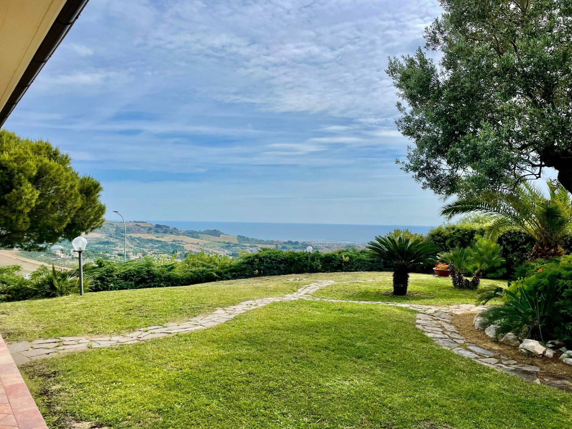 Villa in vendita a Acquaviva Picena, Residenziale