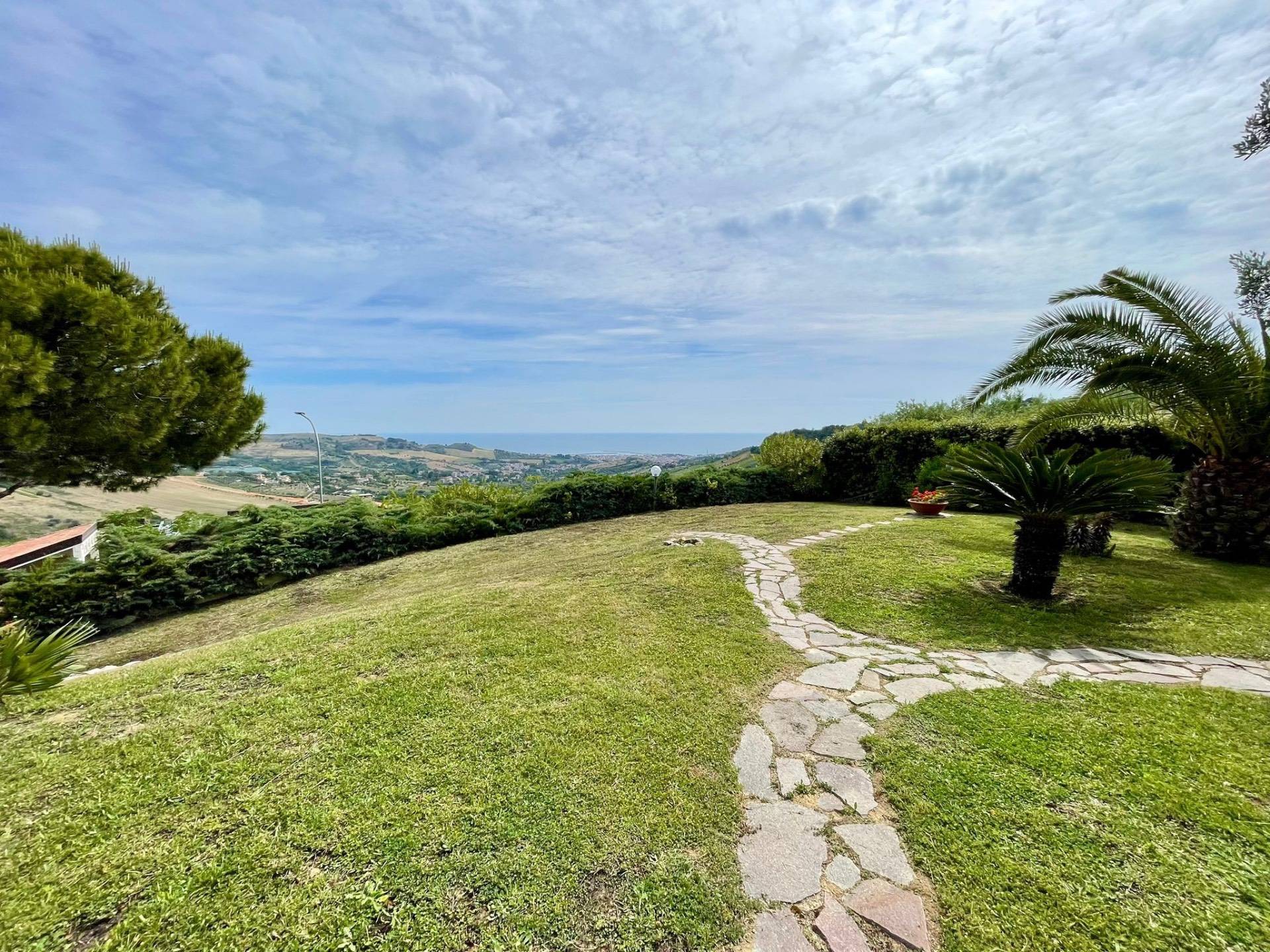 Villa in vendita a Acquaviva Picena, Residenziale