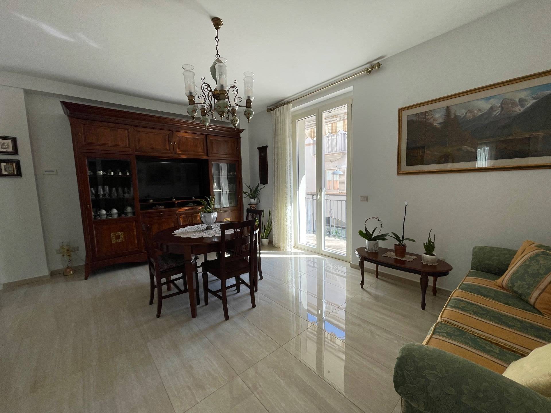 Casa cielo terra in vendita a San Benedetto del Tronto, Centrale