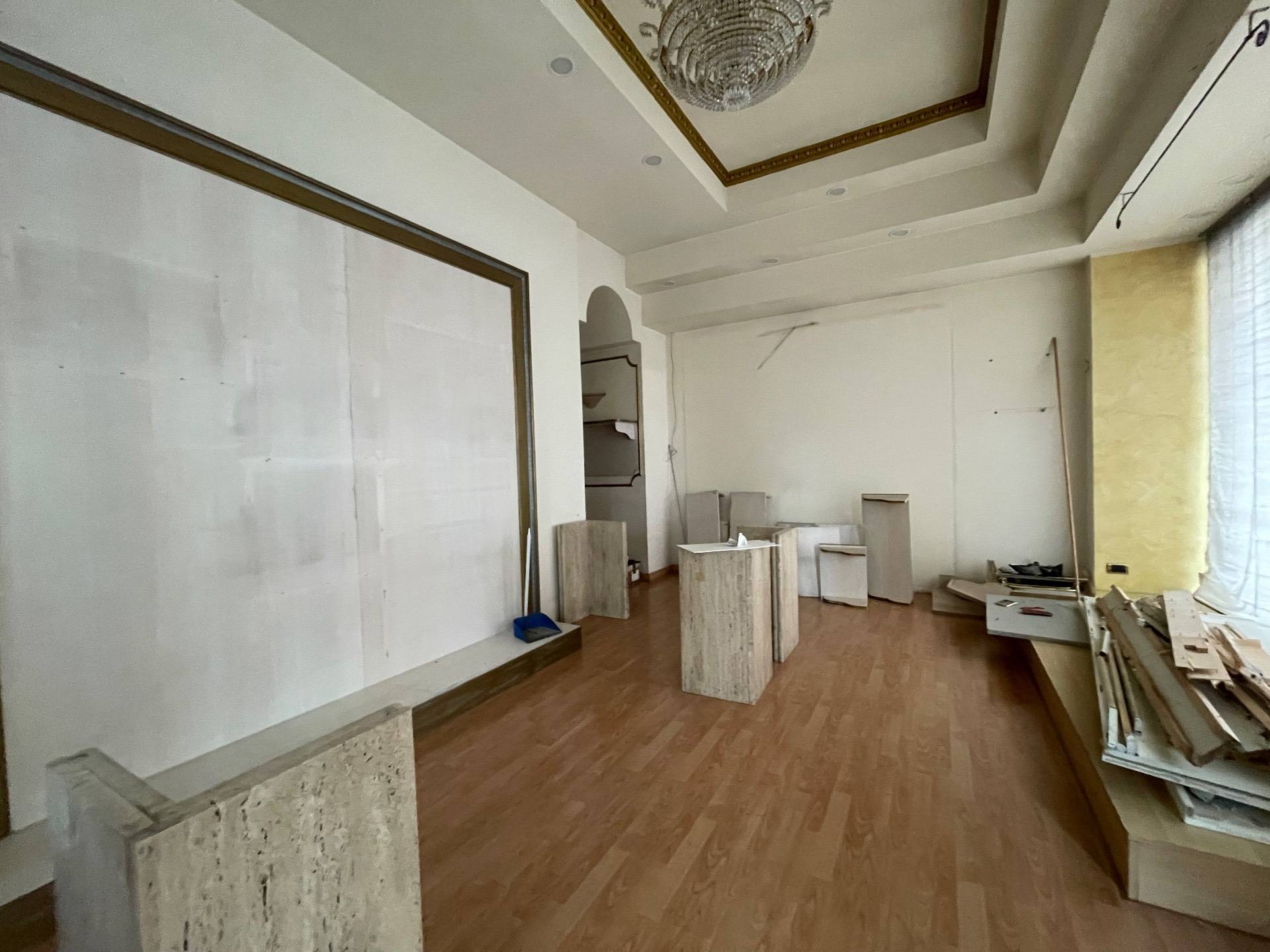 Locale commerciale in affitto a San Benedetto del Tronto, Centrale