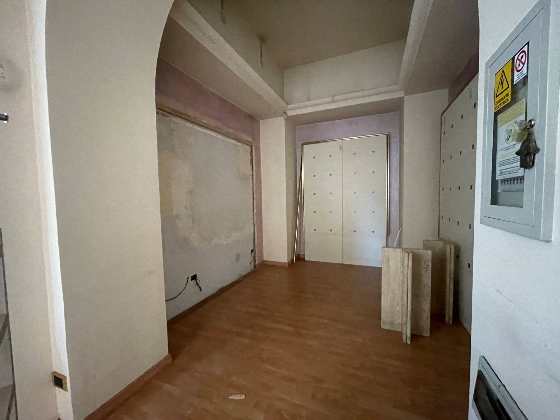 Locale commerciale in affitto a San Benedetto del Tronto, Centrale