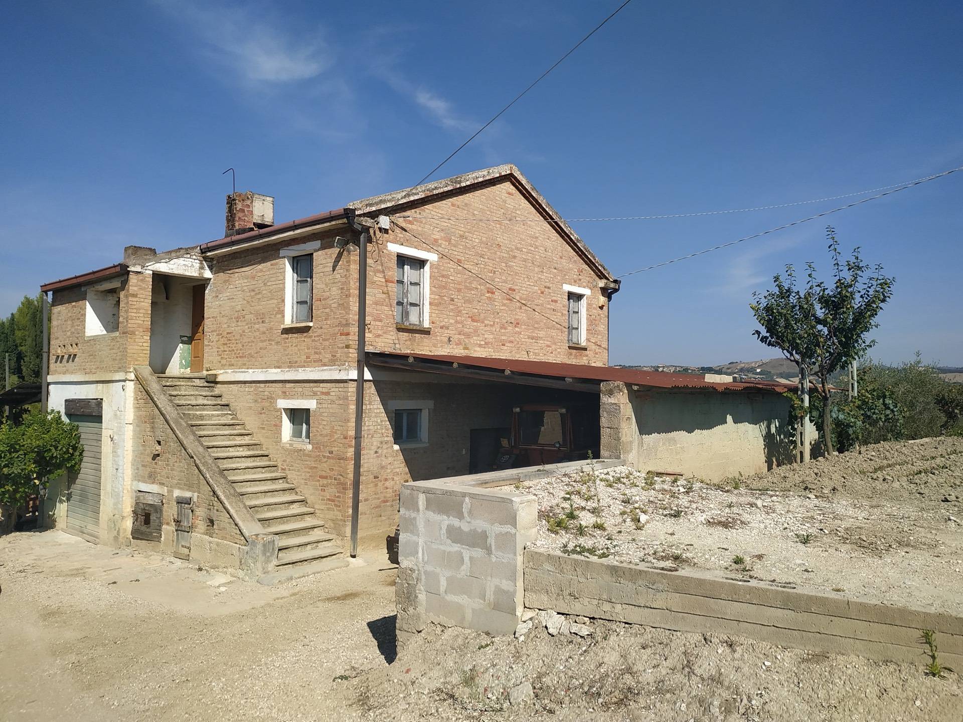 Rustico/Casale in vendita a Acquaviva Picena, Casarica