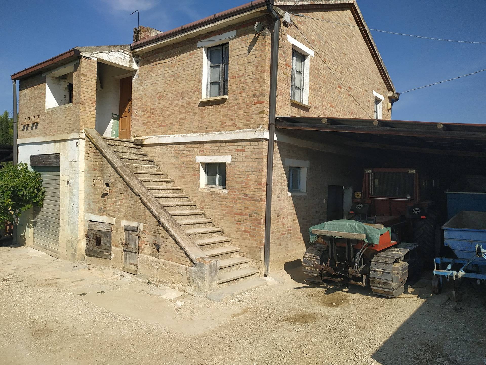 Rustico/Casale in vendita a Acquaviva Picena, Casarica