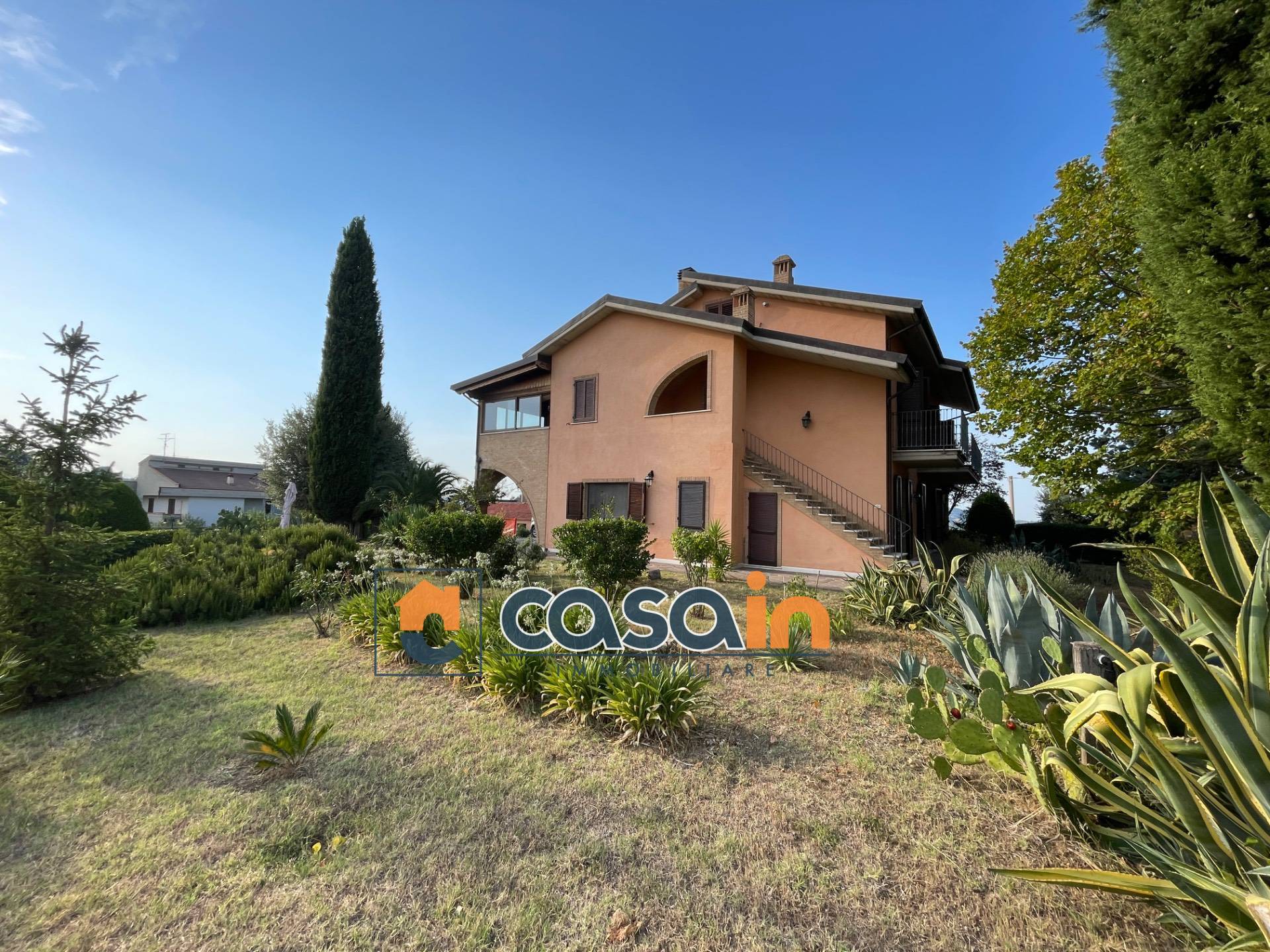 Villa in vendita a Castignano