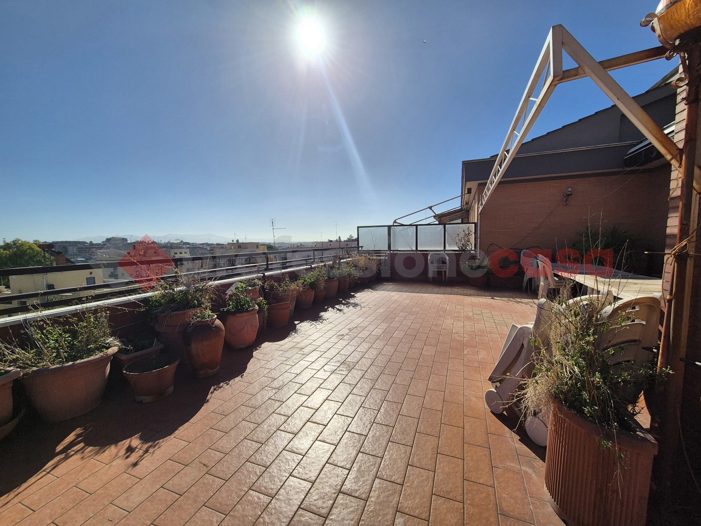 Attico con box a Roma