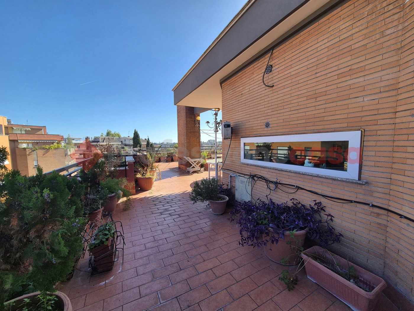 Attico con box a Roma