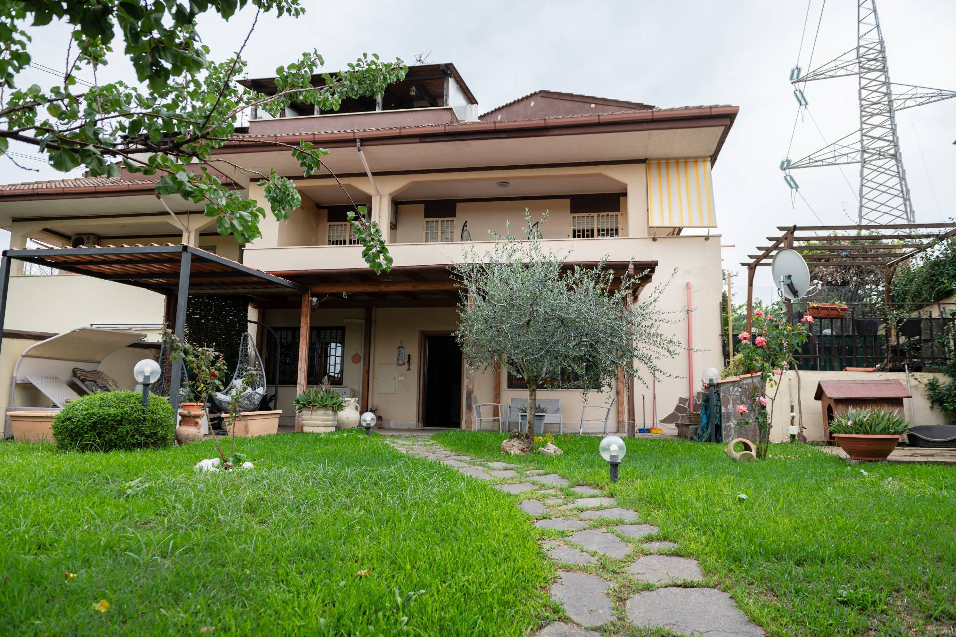 Casa indipendente con terrazzo, Guidonia Montecelio colle verde