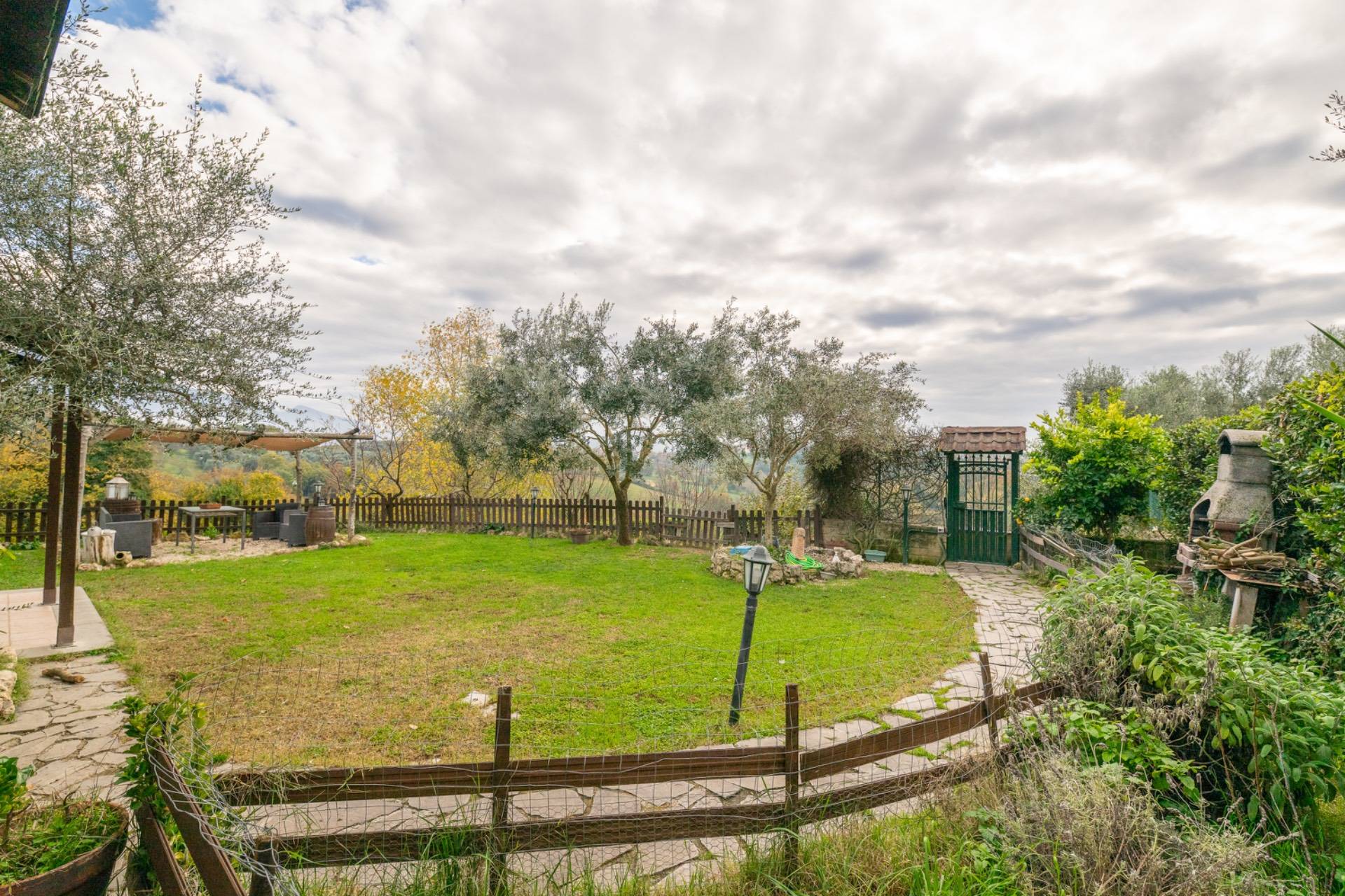 Casa indipendente in vendita a Mentana, Castelchiodato