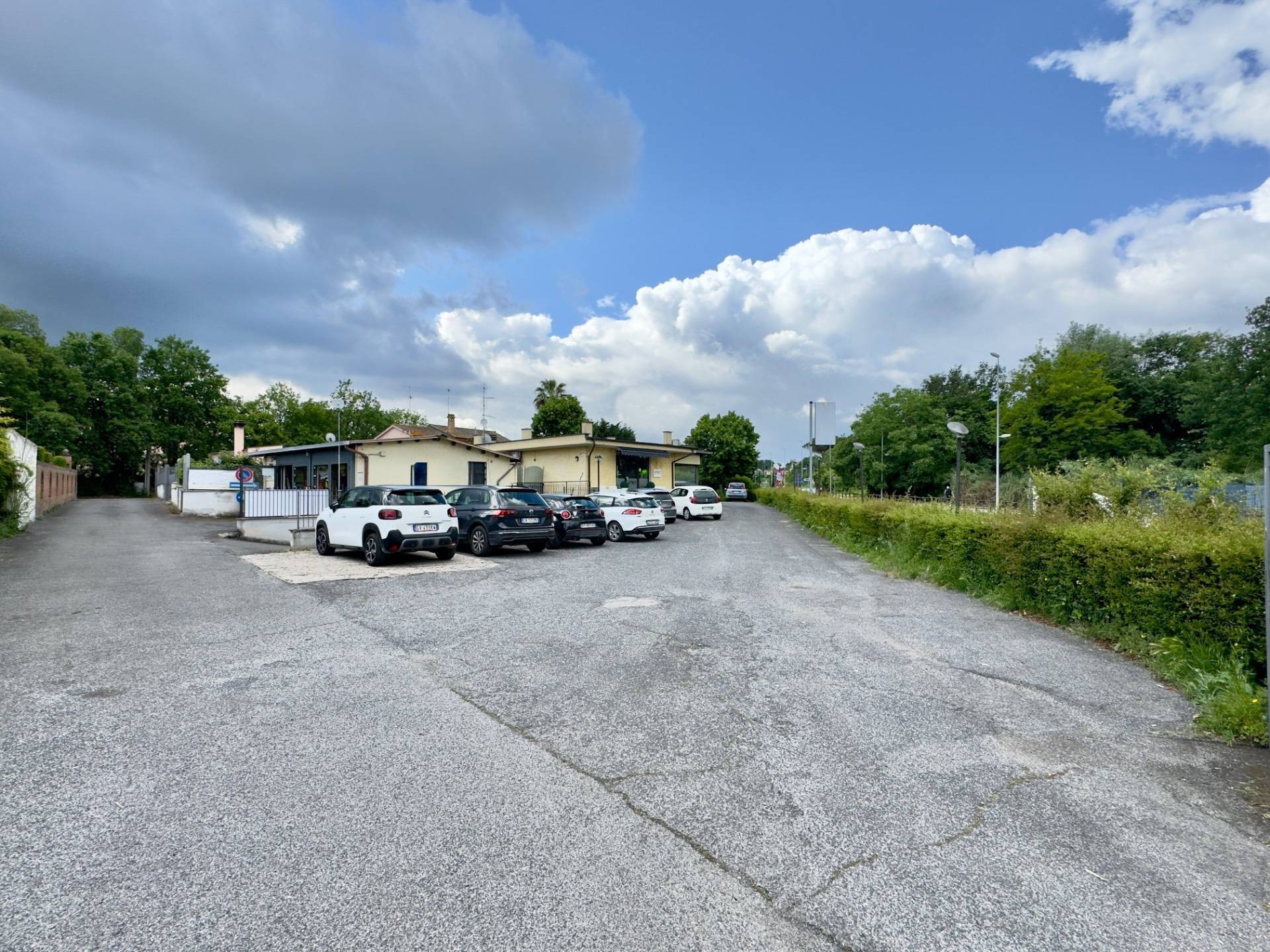 Locale commerciale in vendita a Monterotondo, Monterotondo Paese