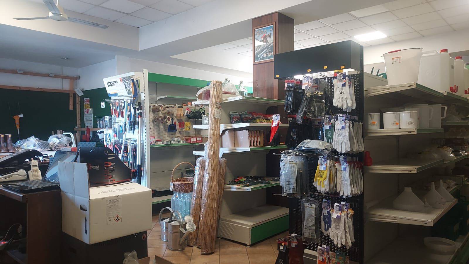 Locale commerciale in affitto a Monterotondo, Monterotondo Scalo