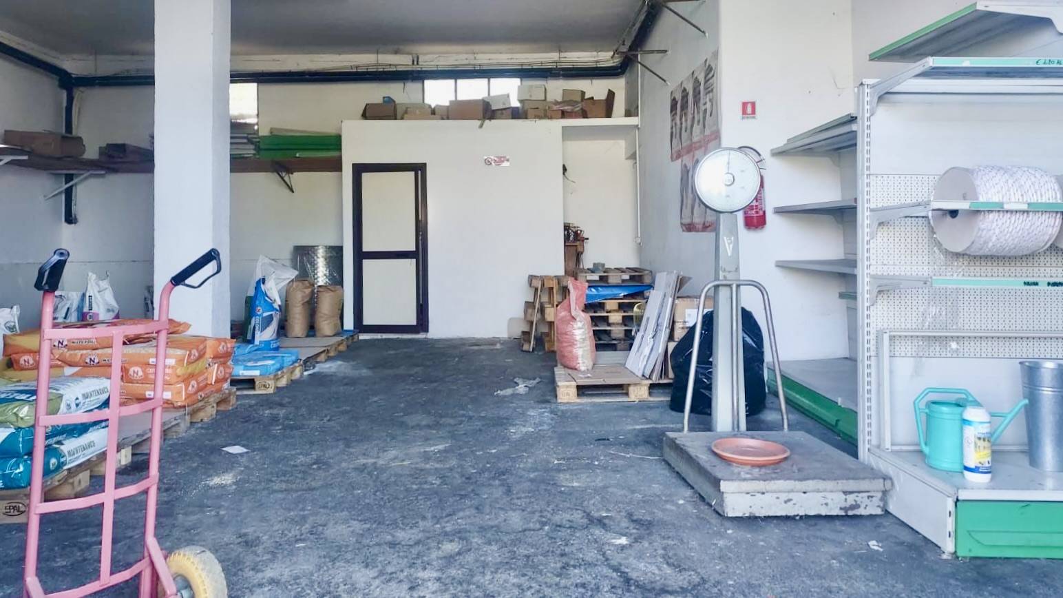 Locale commerciale in affitto a Monterotondo, Monterotondo Scalo