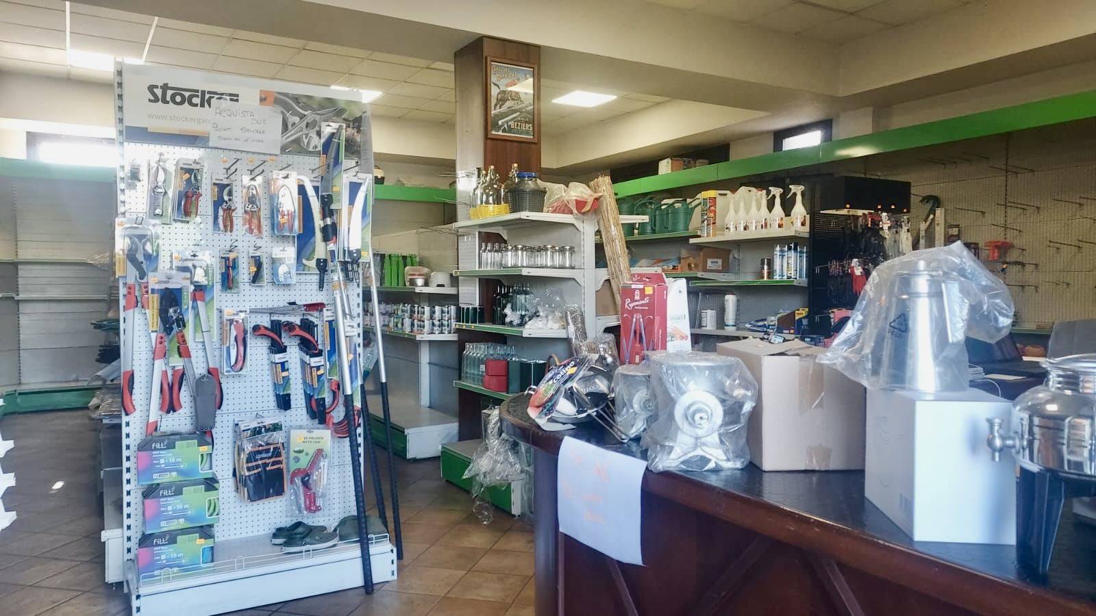 Locale commerciale in affitto a Monterotondo, Monterotondo Scalo