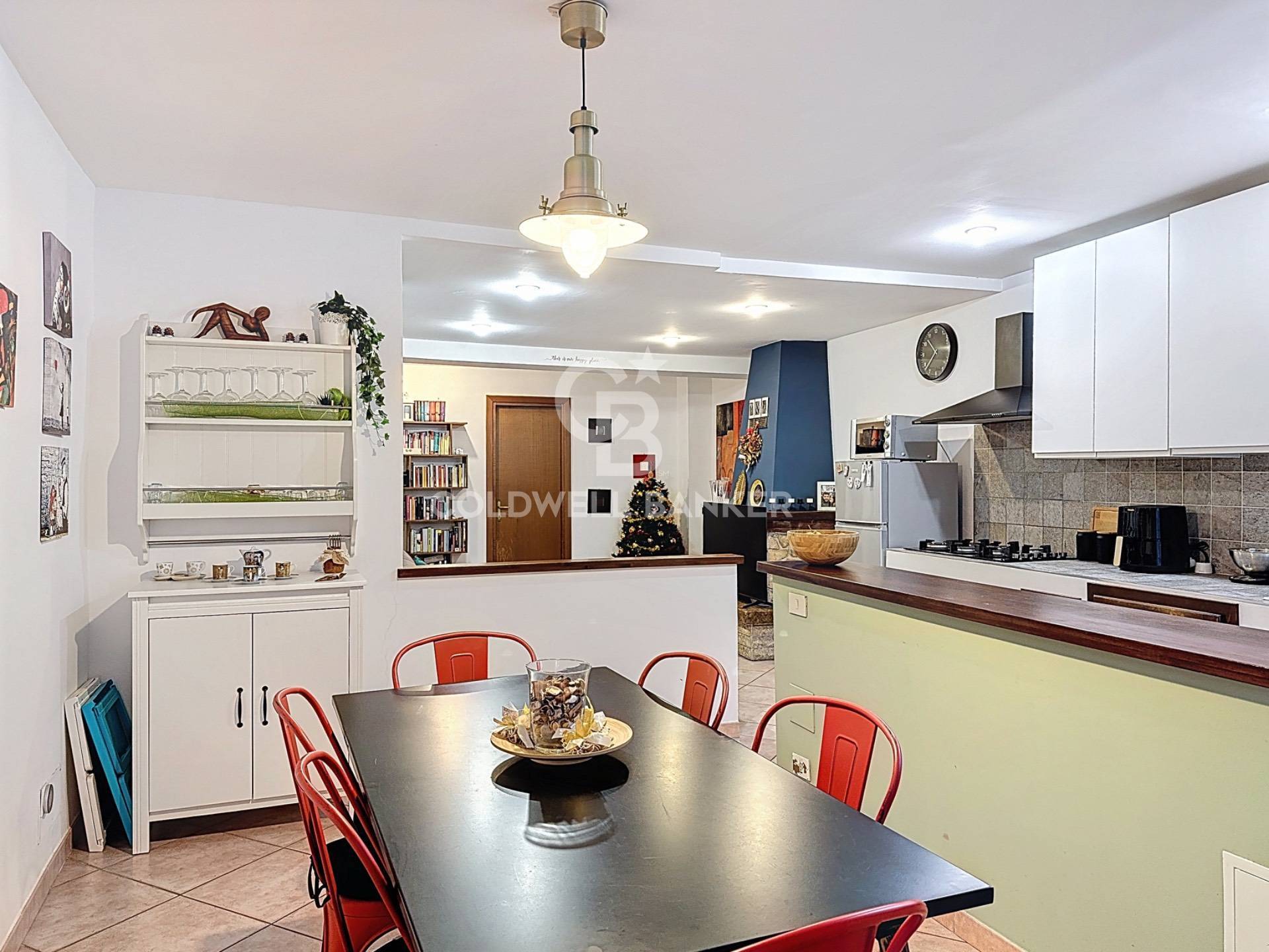 Stabile / Palazzo in vendita a Monterotondo, Monterotondo Paese