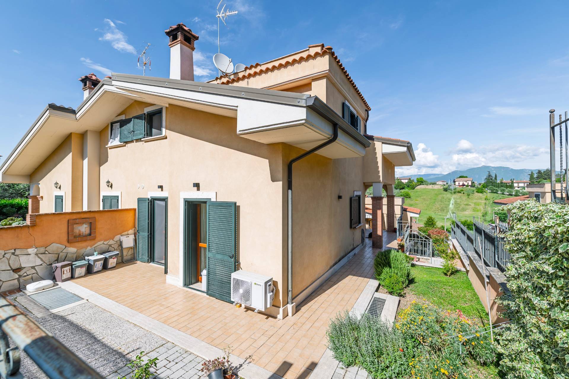 Villa bifamiliare in vendita a Mentana
