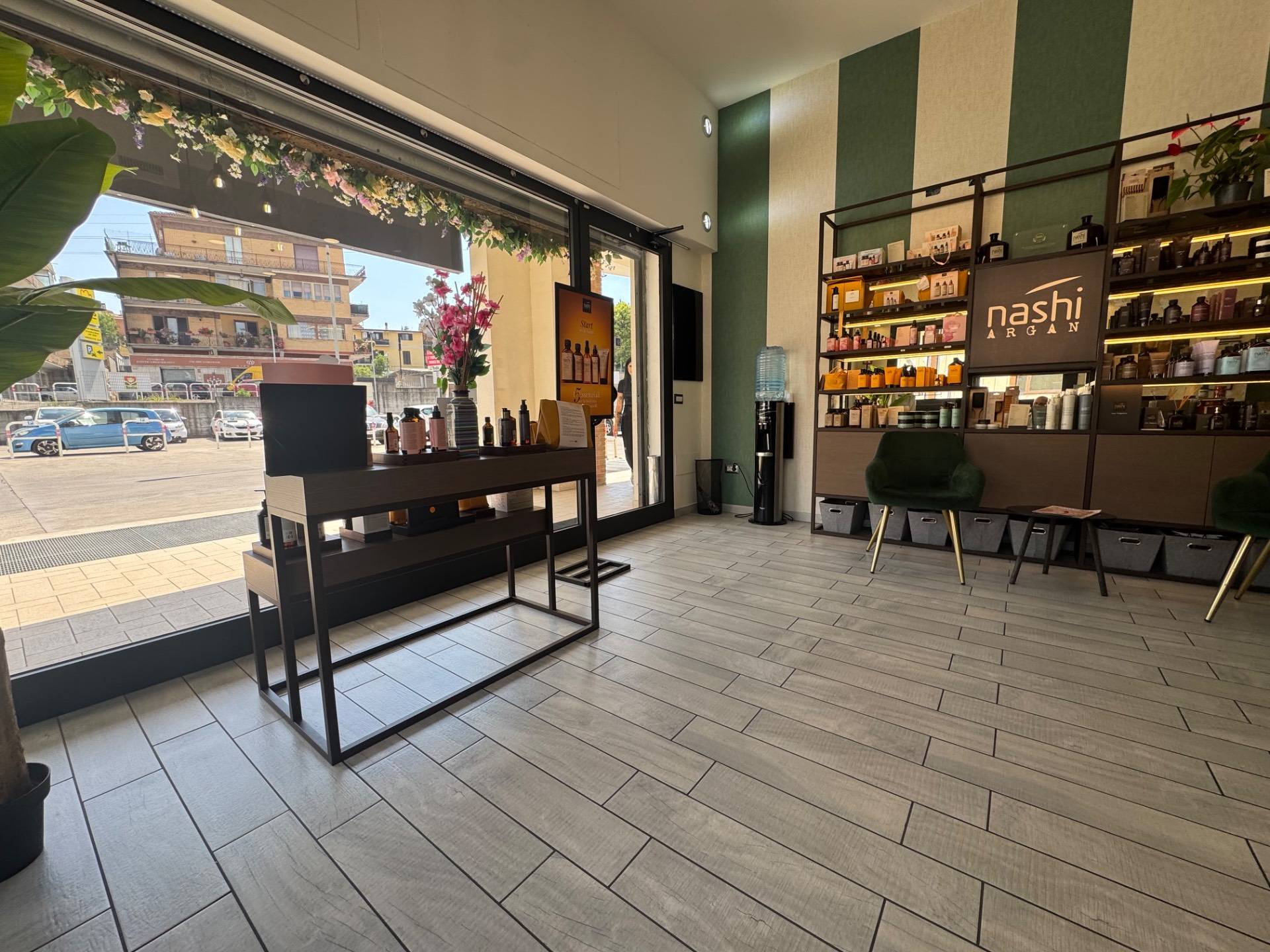 Locale commerciale in vendita a Mentana