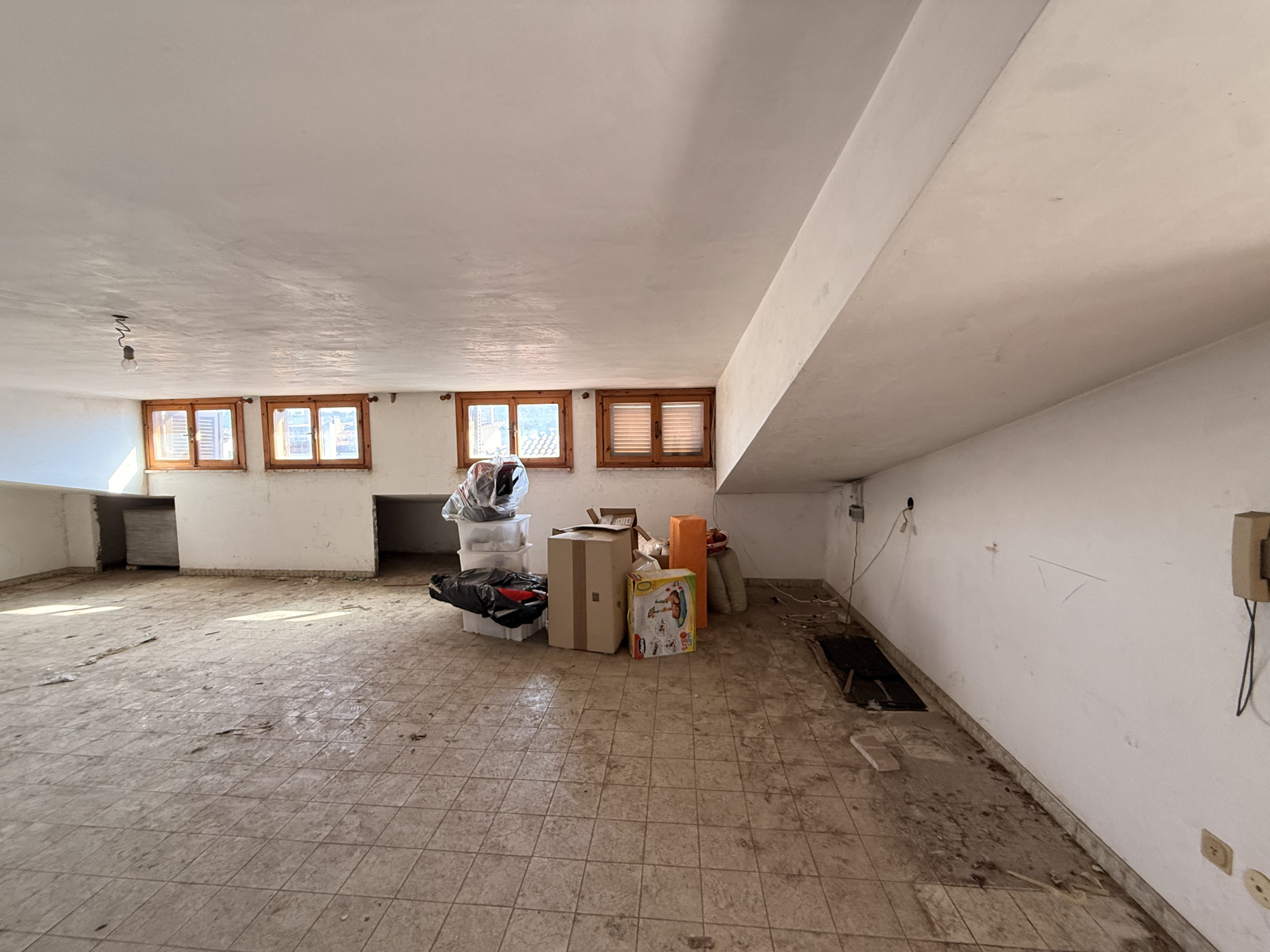 Mansarda in vendita a Monterotondo, Monterotondo Scalo