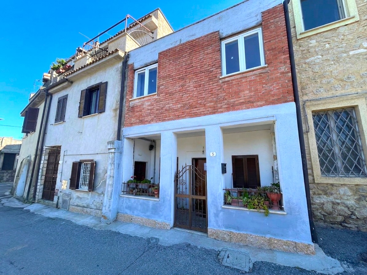 Appartamento indipendente in vendita a Fara in Sabina, Corese Terra