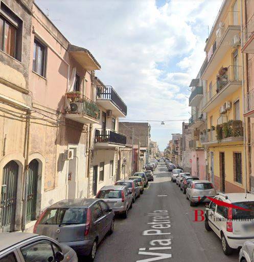 Trilocale con terrazzo, Catania via p. nicola - picanello