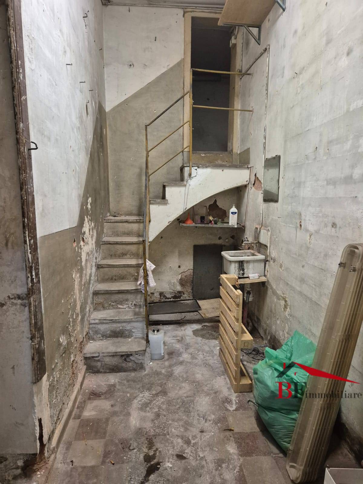 Locale commerciale in vendita a Catania, Via Etnea - via Umberto