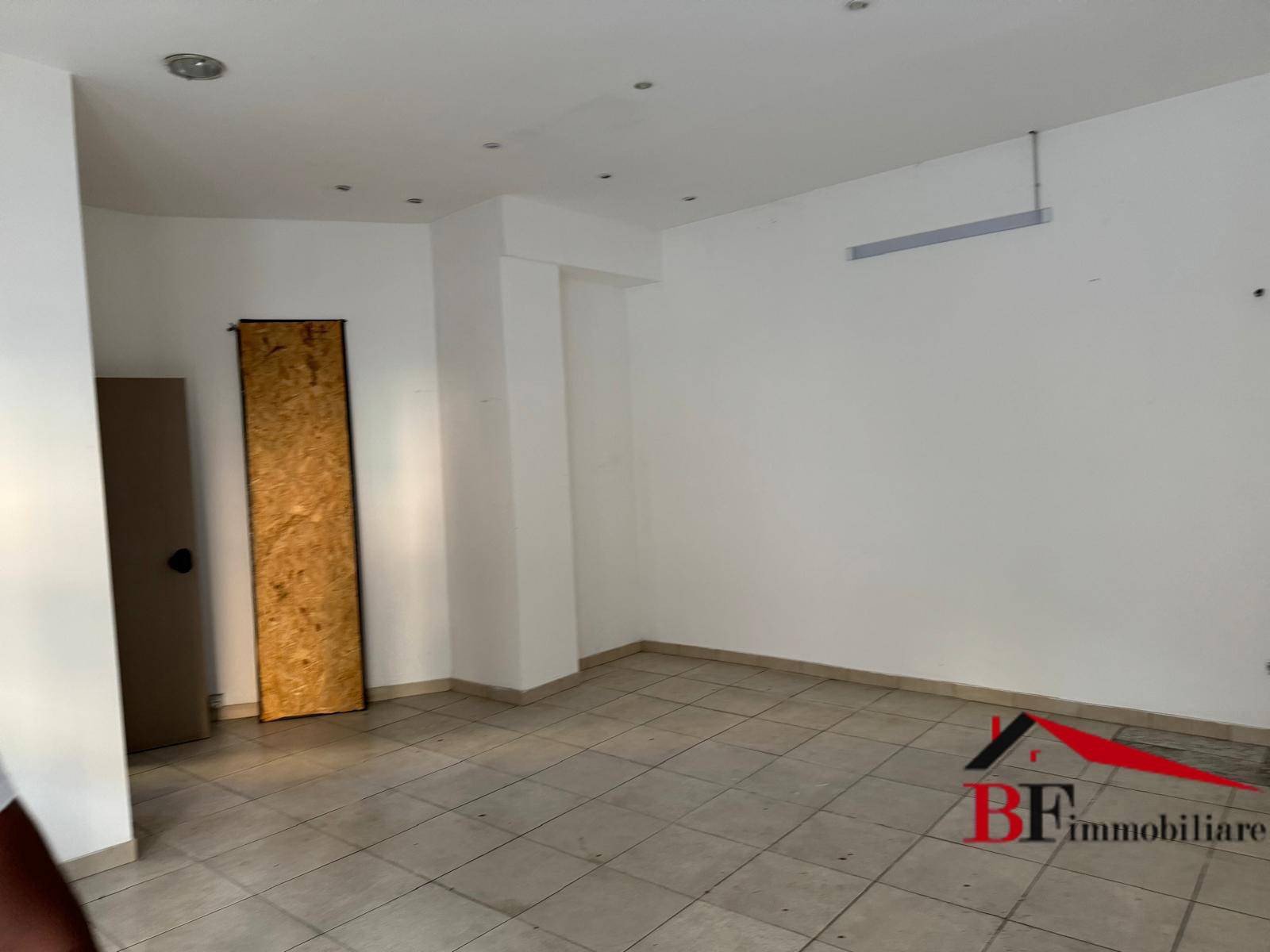 Locale commerciale in affitto a Catania, Zona di prestigio