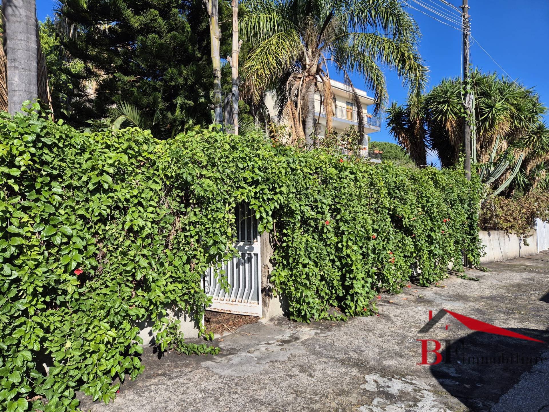 Terreno edificabile in vendita a Aci Castello