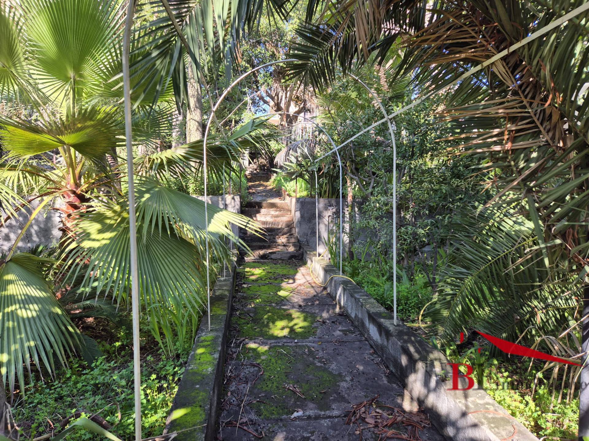 Terreno edificabile in vendita a Aci Castello