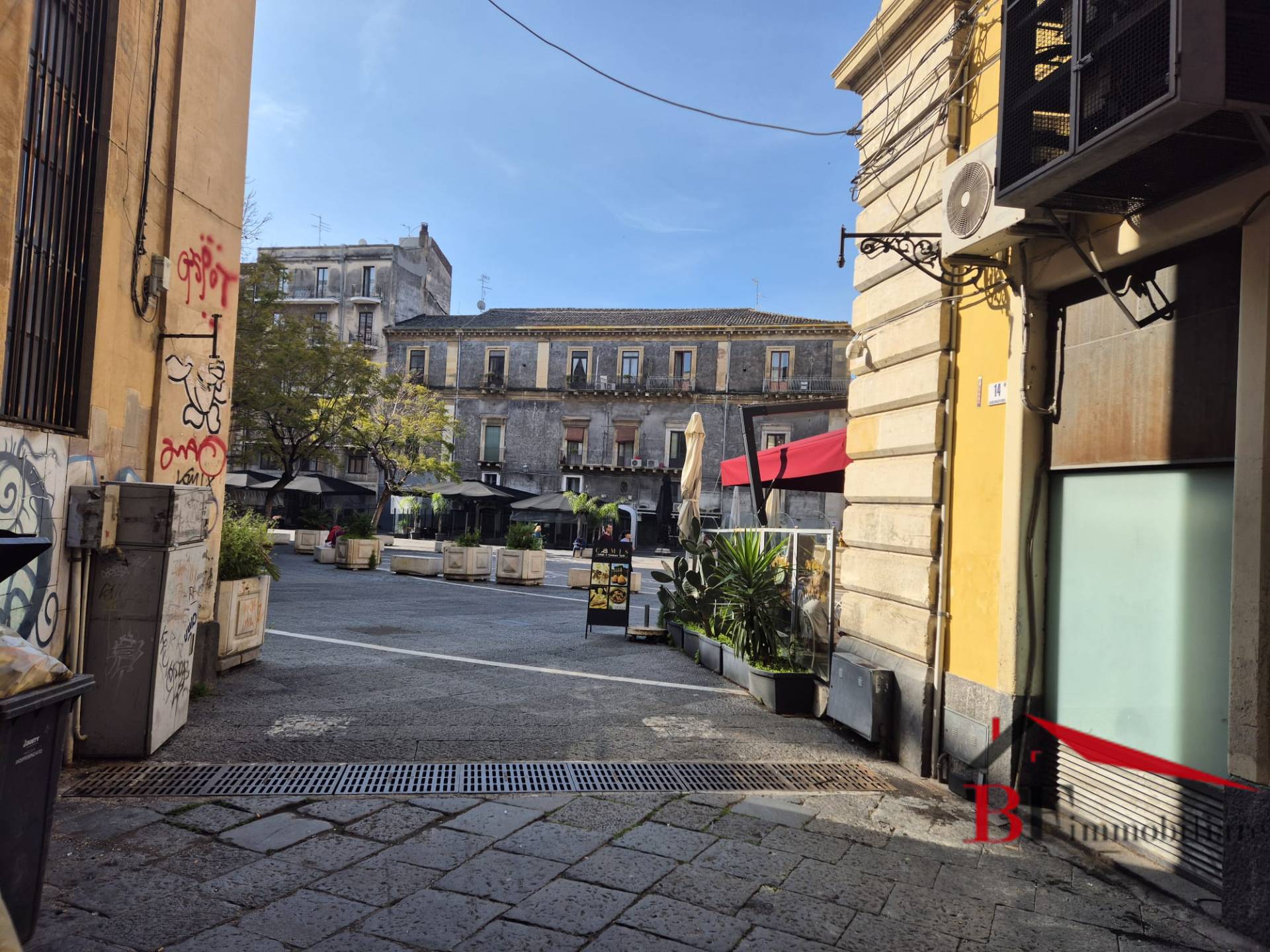 Locale commerciale in vendita a Catania, Zona di prestigio