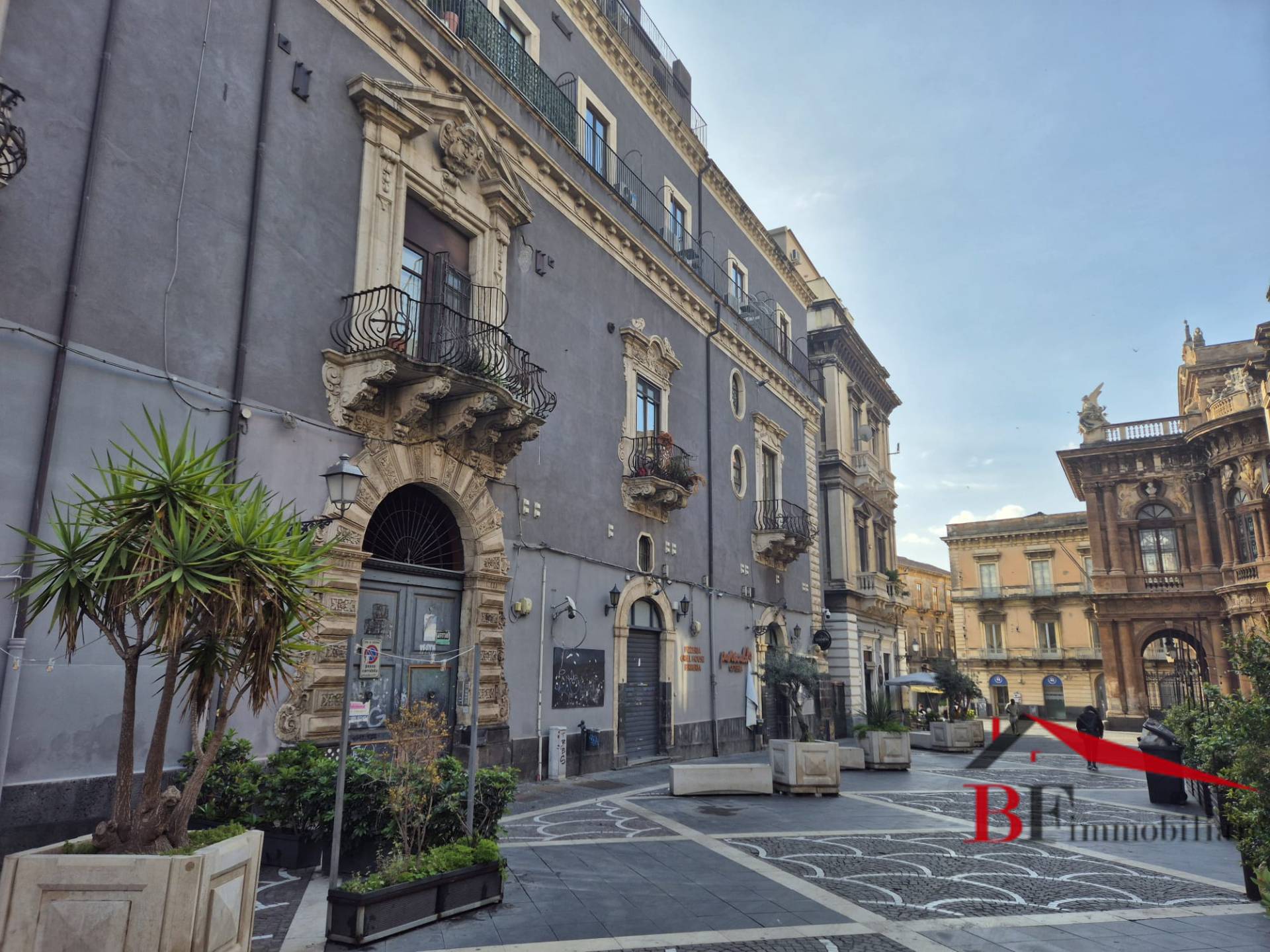 Locale commerciale in vendita a Catania, Zona di prestigio