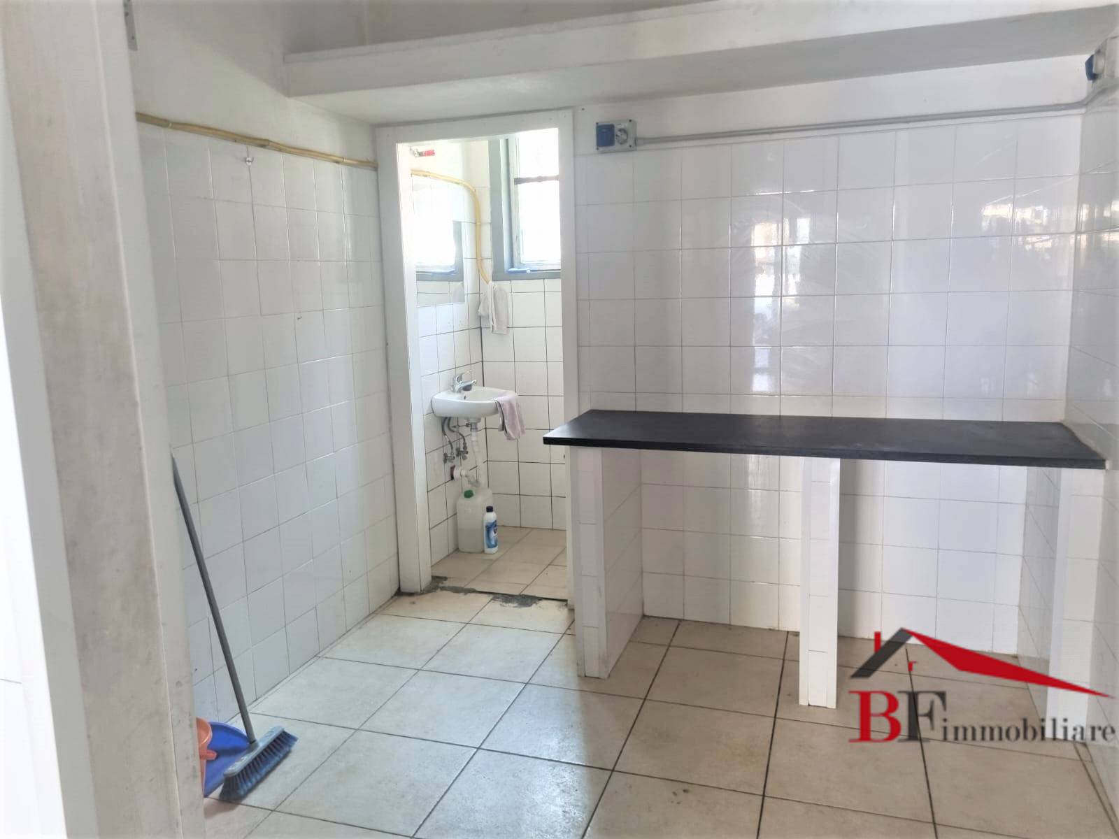 Locale commerciale in affitto a Catania