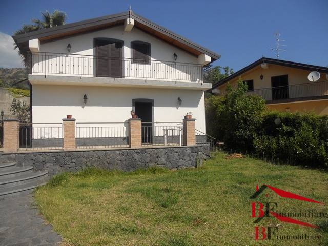 Villa in vendita a Zafferana Etnea, Poggiofelice