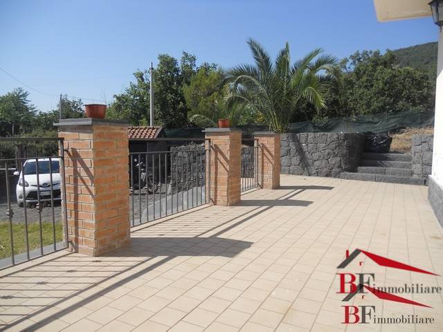 Villa in vendita a Zafferana Etnea, Poggiofelice