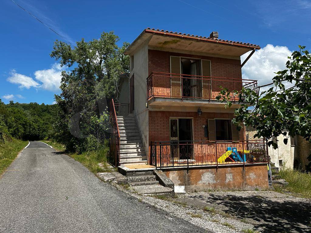 Casa indipendente con terrazzo a Santopadre