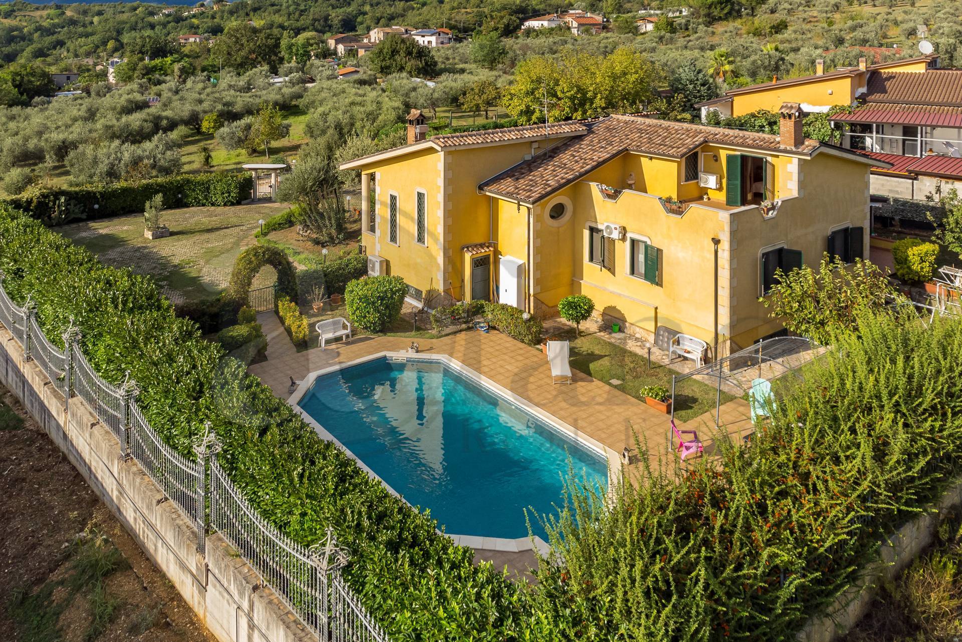 Villa con terrazzo a Cassino