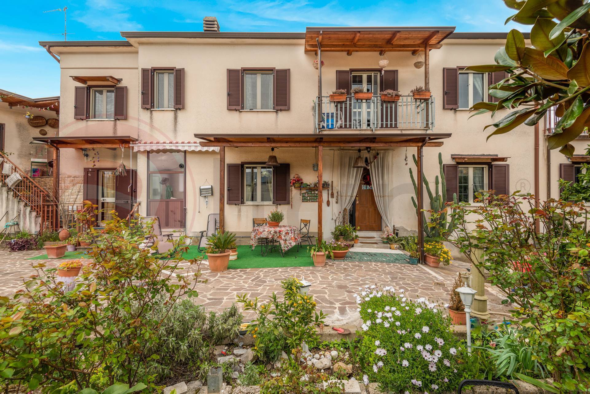 Casa indipendente con terrazzo a Sant'Ambrogio sul Garigliano