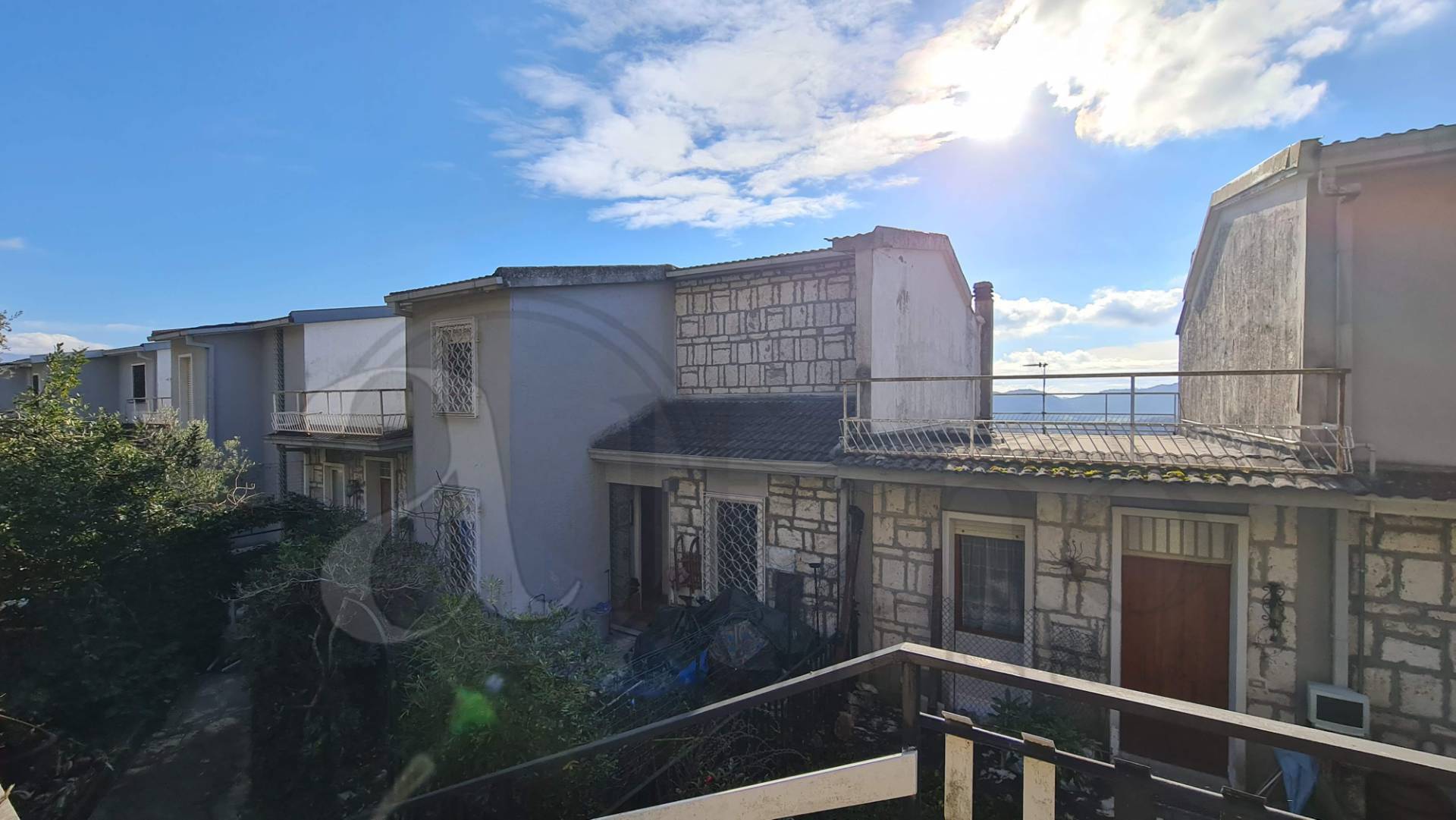 Casa indipendente con terrazzo a Torre Cajetani