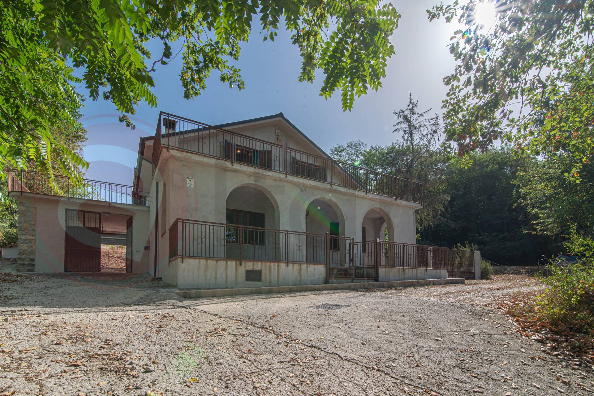 Villa con terrazzo a Arce