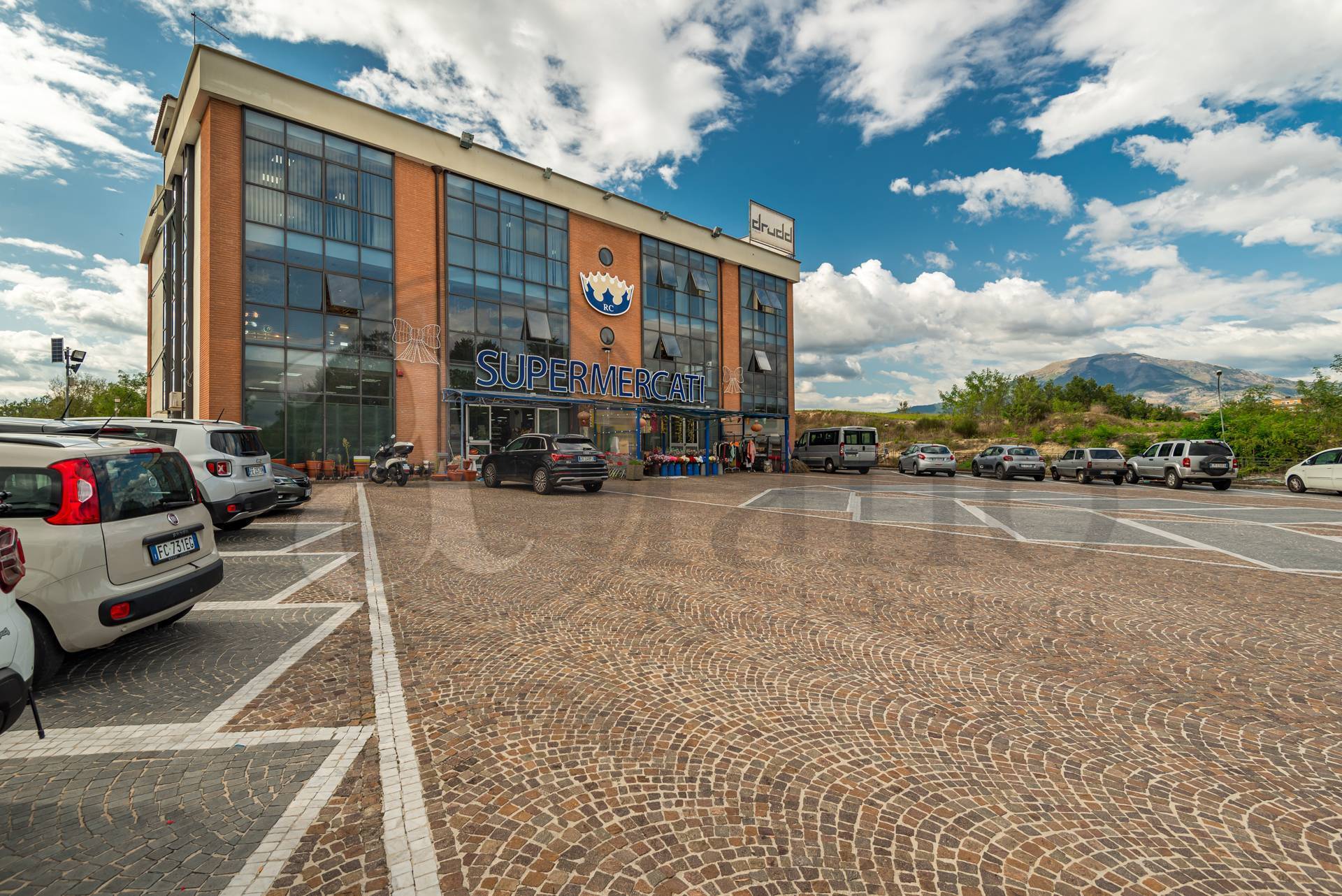 Locale commerciale in vendita a Pignataro Interamna