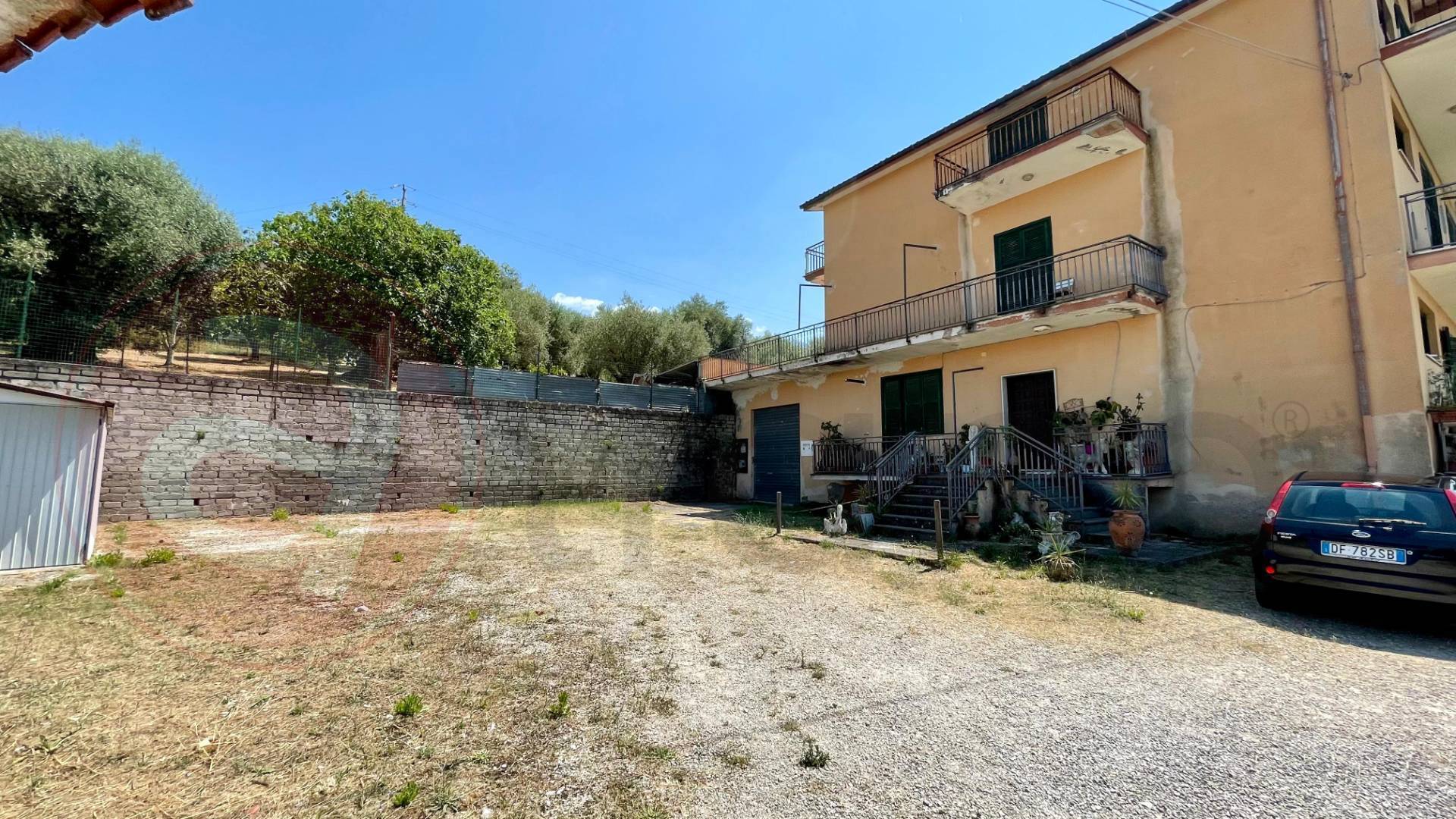 Palazzo intero stabile in vendita a Colfelice