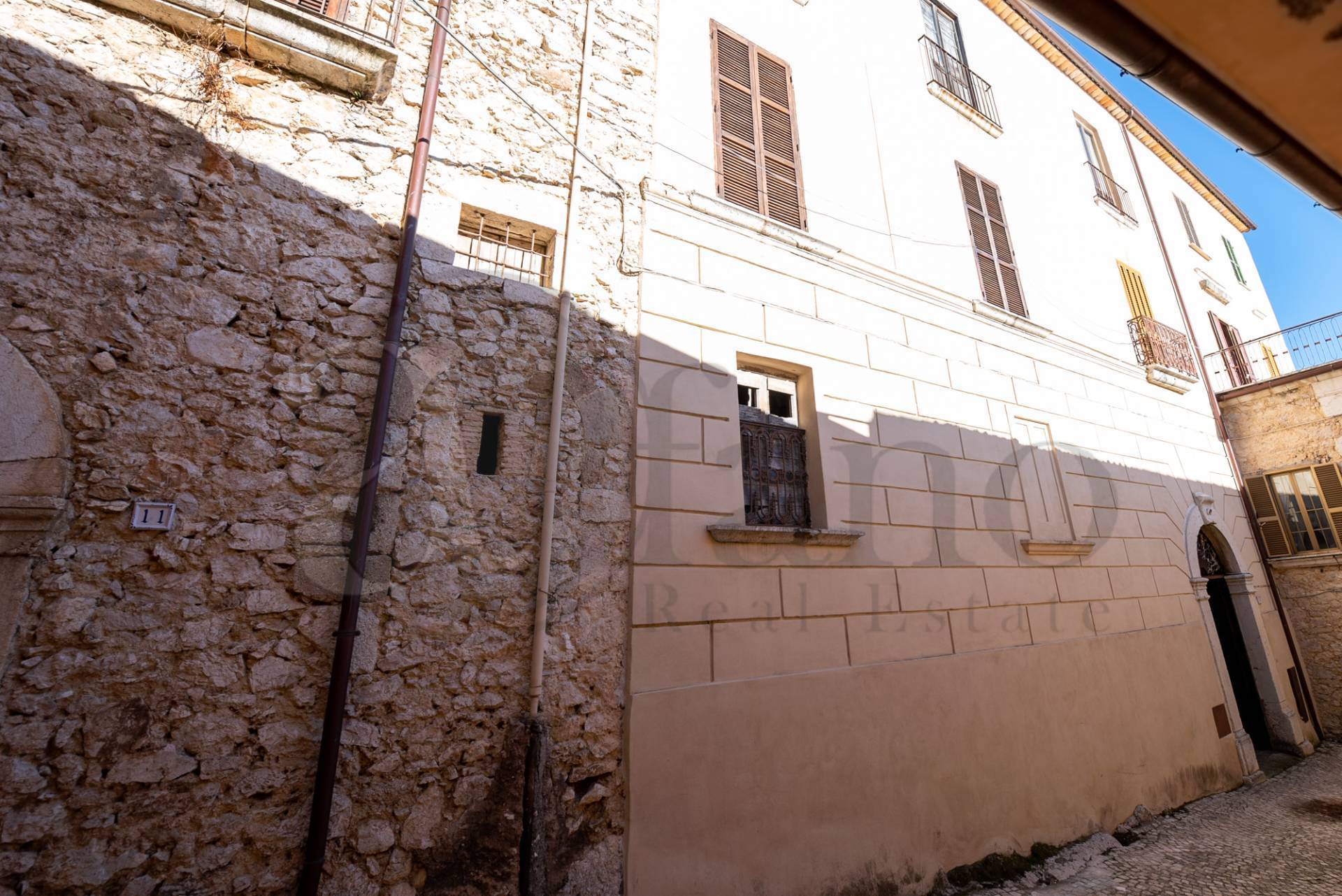 Palazzo storico in vendita a Rocca d'Arce