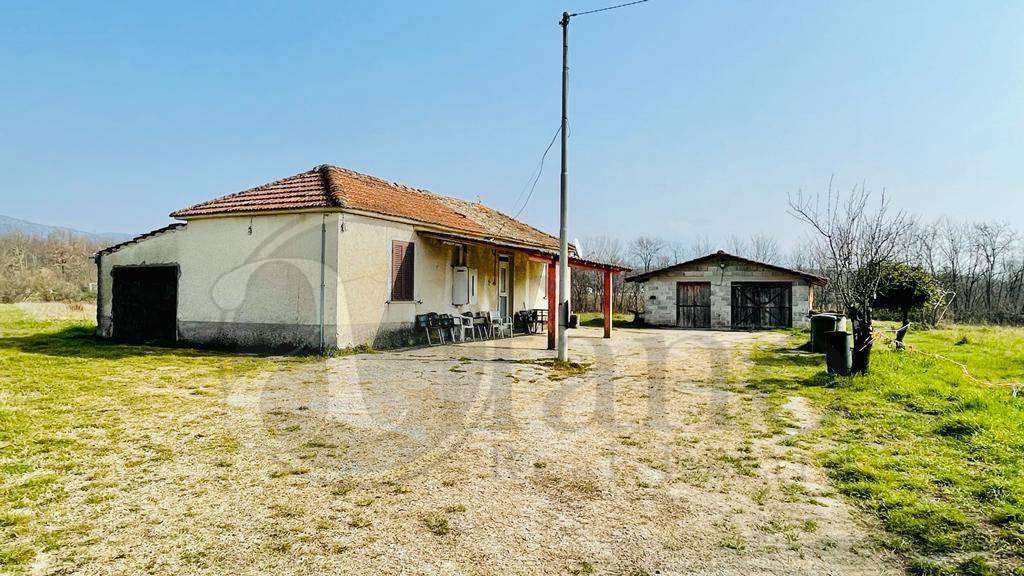 Casale di campagna in vendita a Colfelice