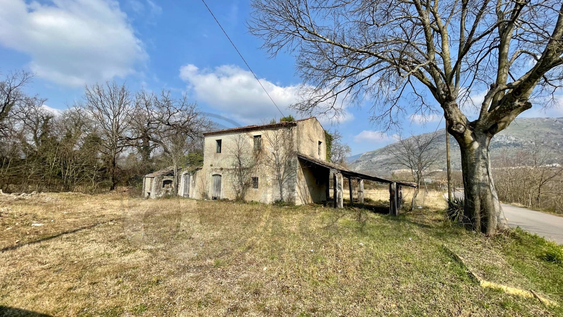 Casale di campagna in vendita a Roccasecca