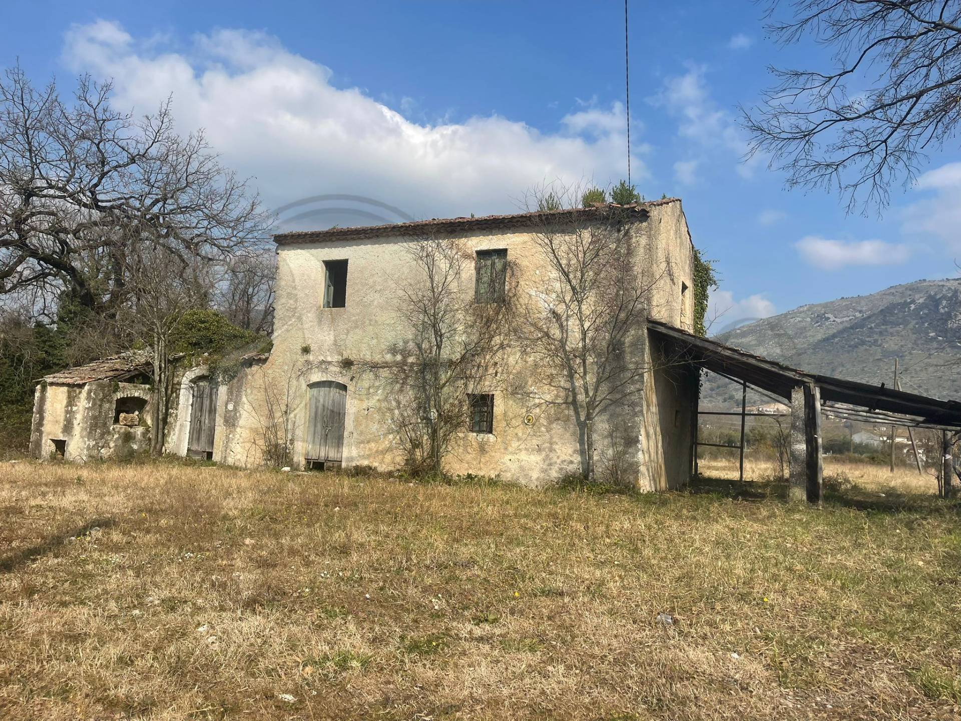 Casale di campagna in vendita a Roccasecca
