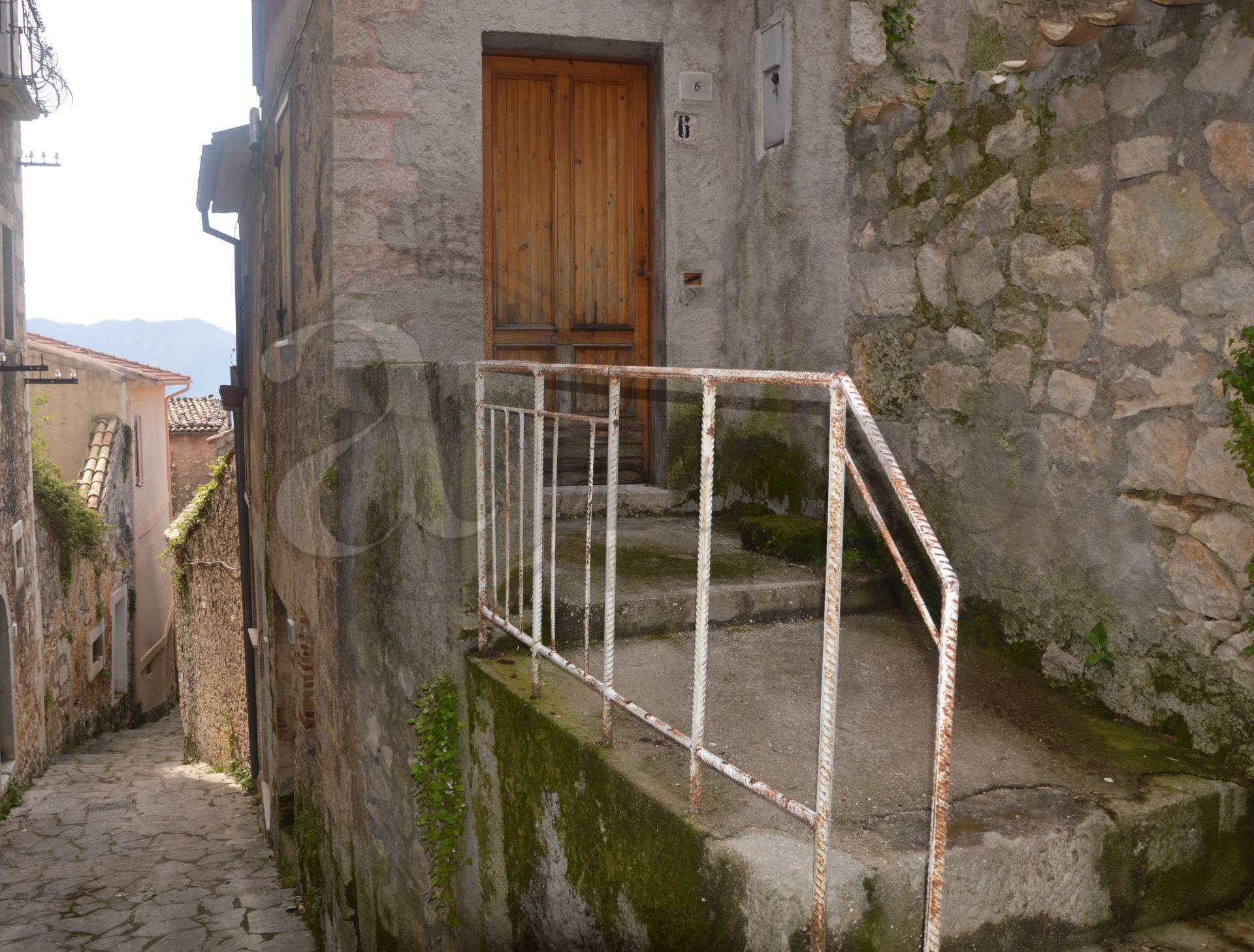 Abitazioni tipiche storiche in vendita a Settefrati