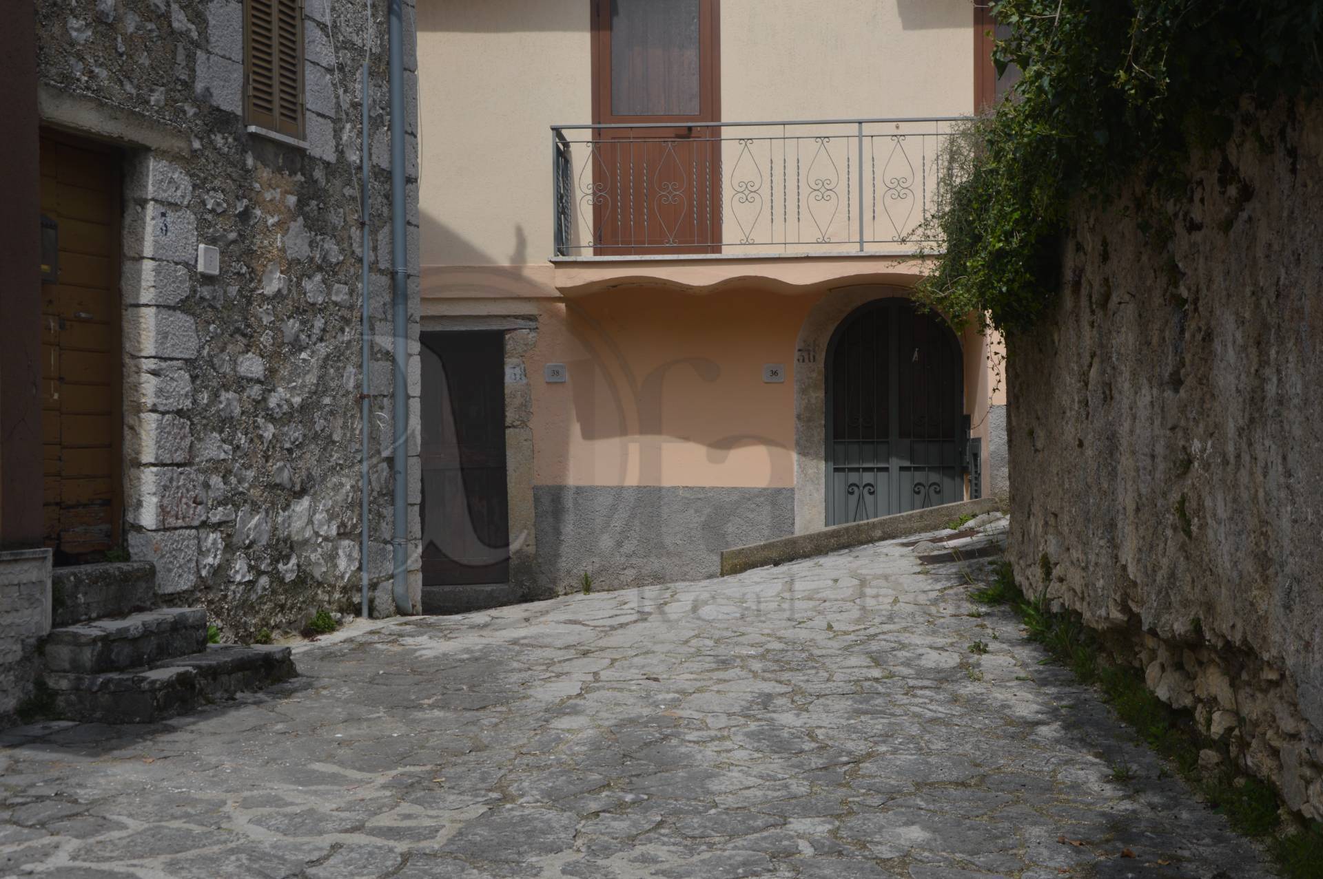 Abitazioni tipiche storiche in vendita a Settefrati