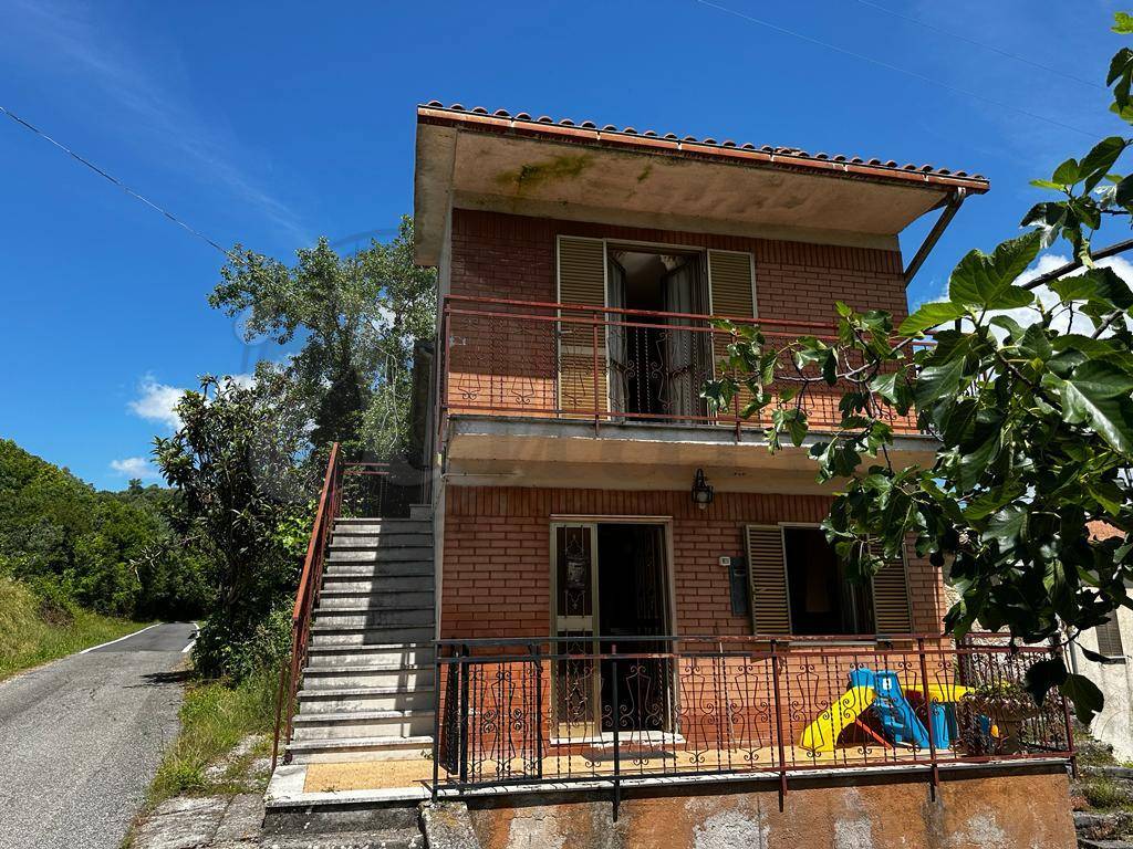 Casa singola in vendita a Santopadre