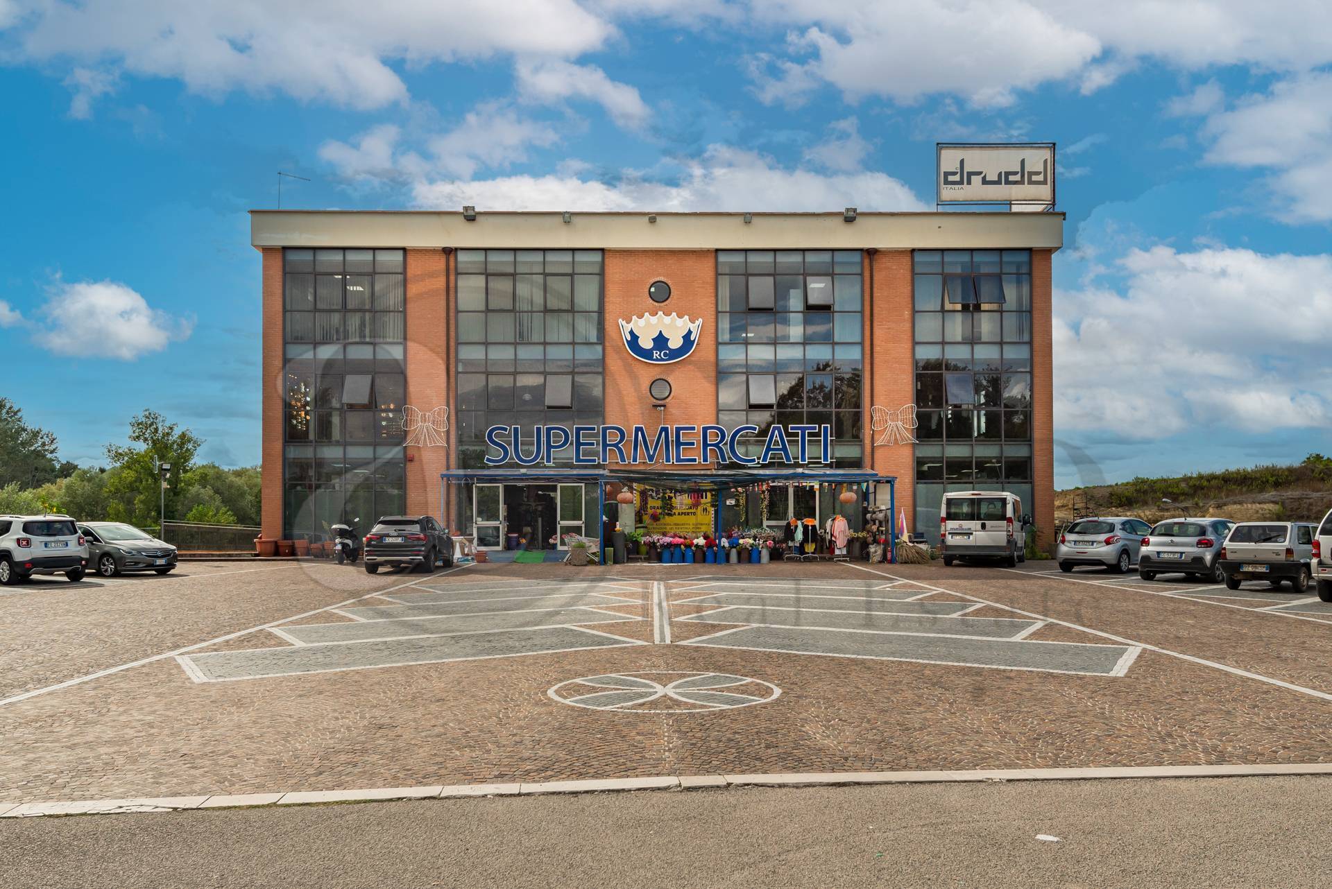 Locale commerciale in vendita a Pignataro Interamna