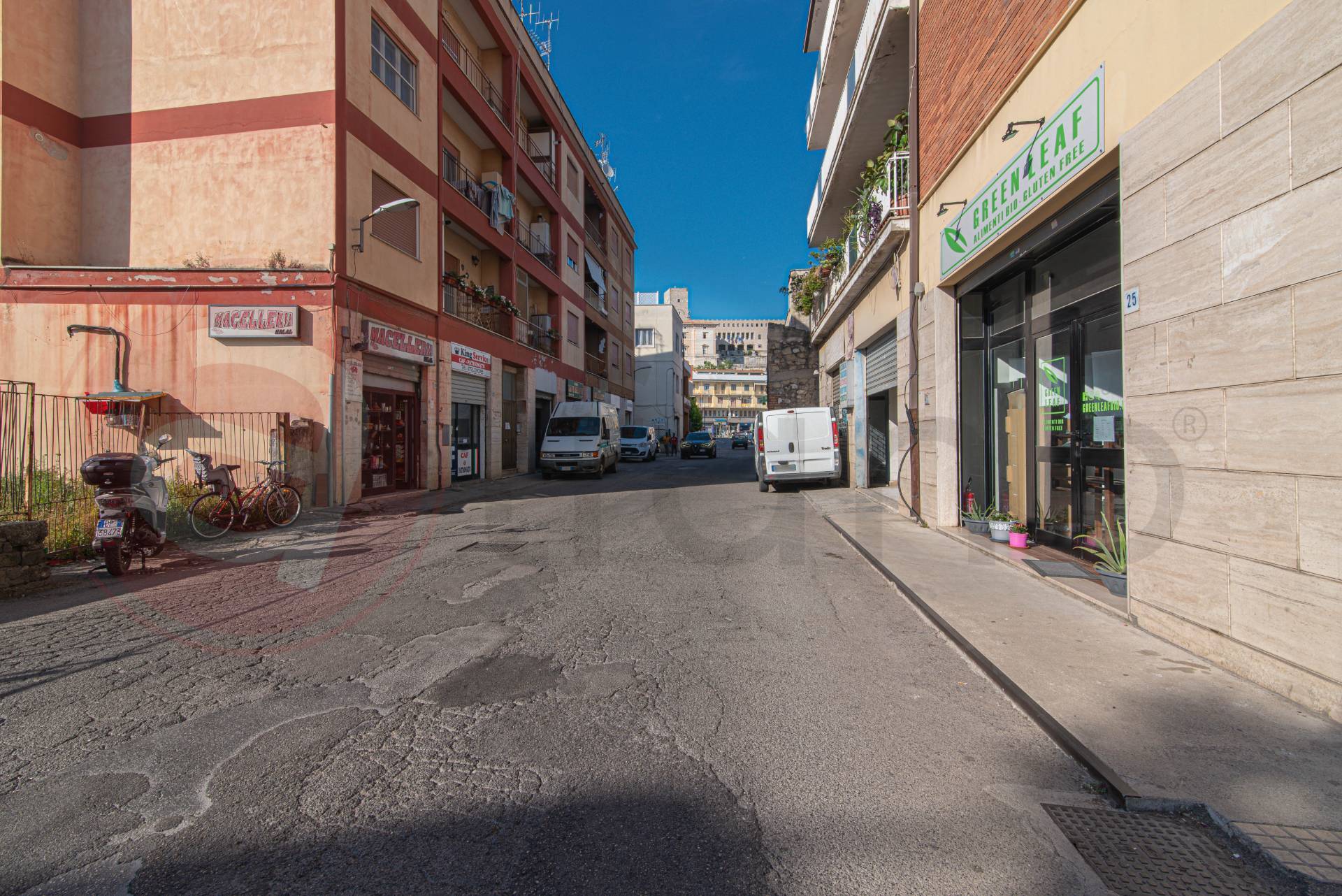 Locale commerciale in vendita a Terracina