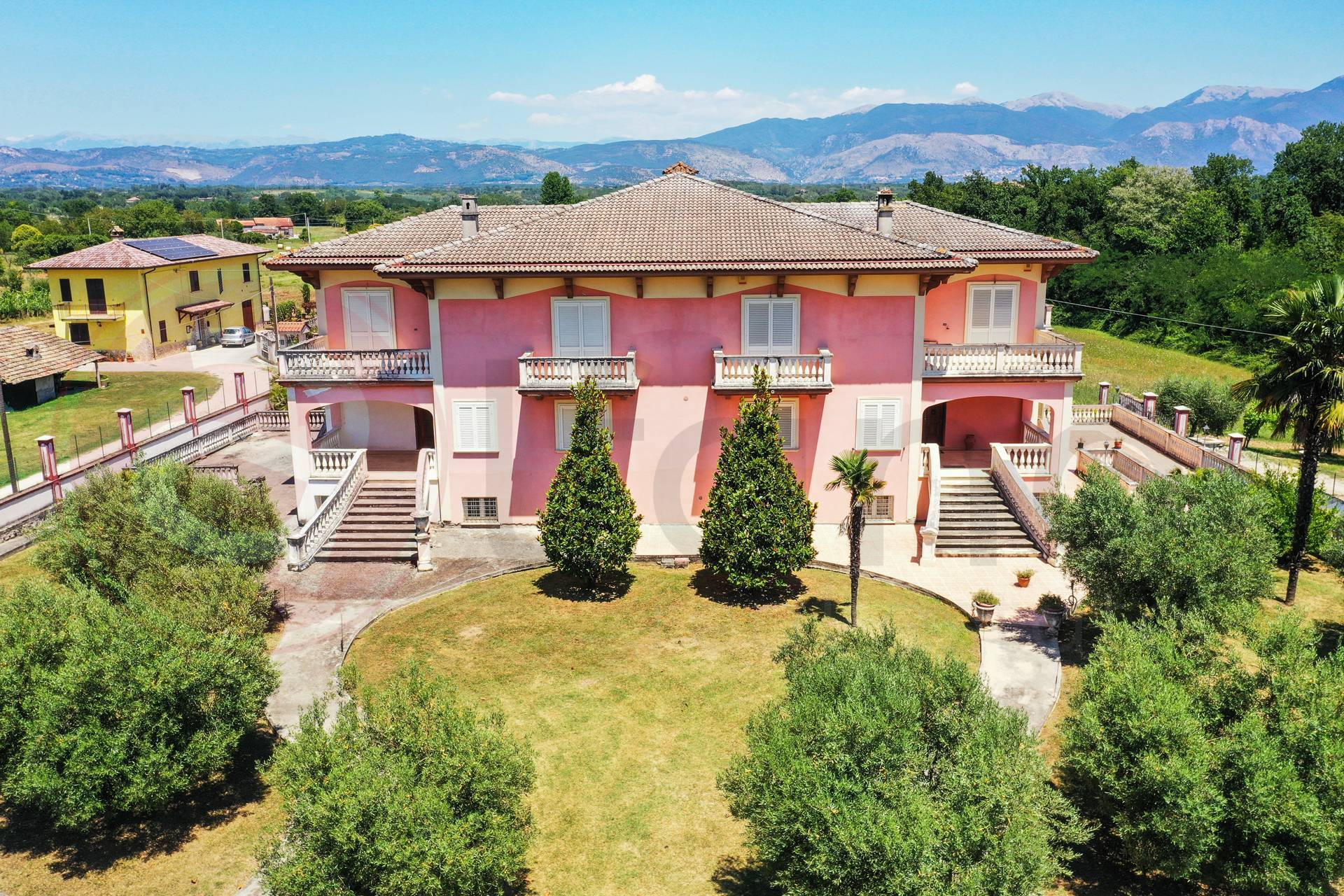 Villa bifamiliare in vendita a San Giovanni Incarico