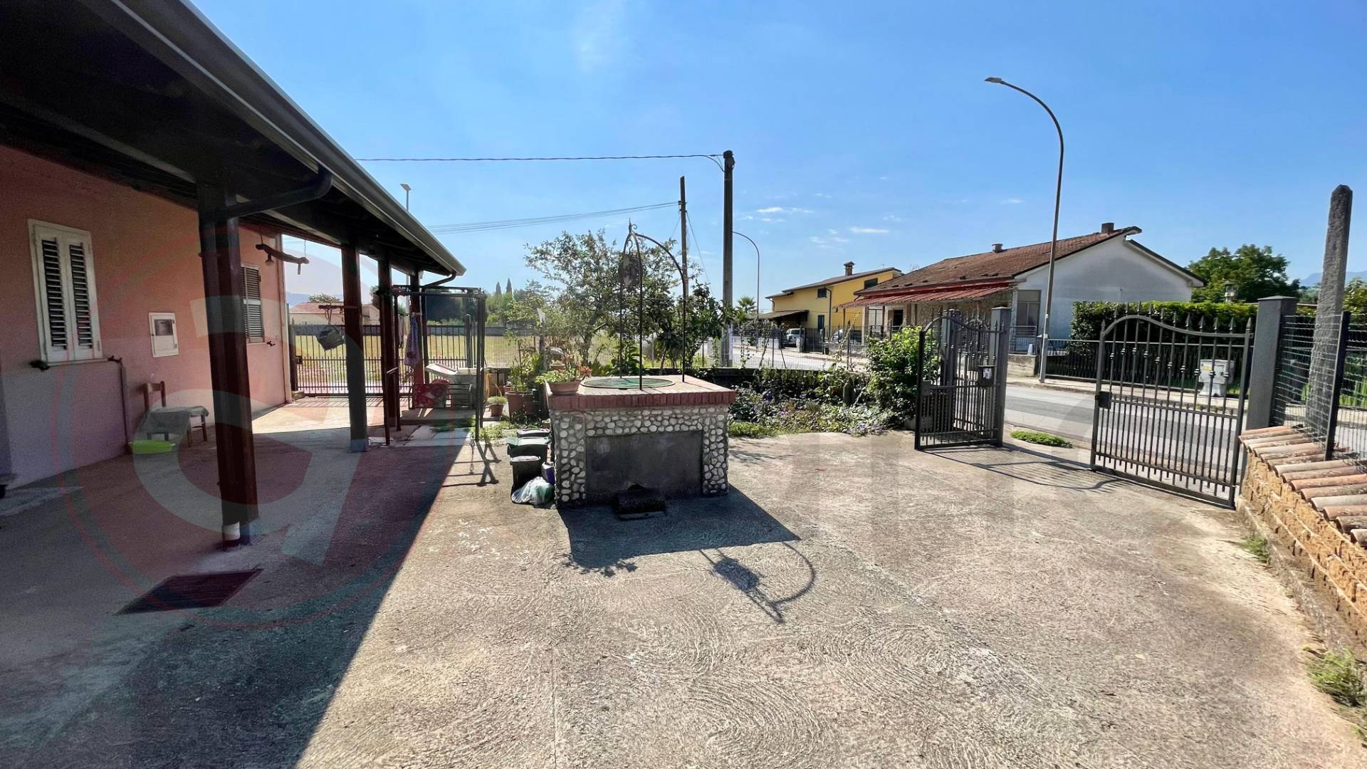 soluzione semiindipendente in vendita a Aquino